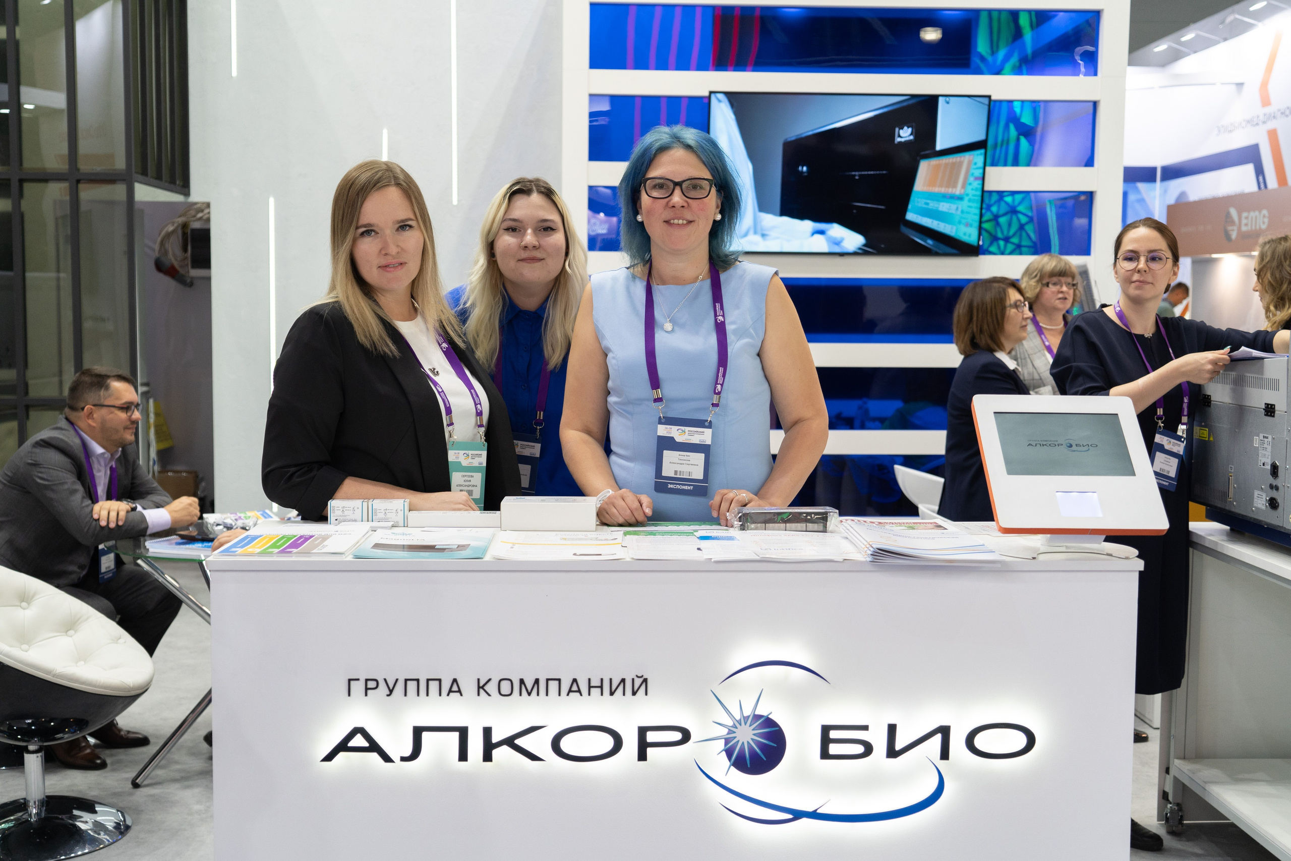 Выставочные стенды. Профессиональный портретный фотограф в Москве Владимир Глаголев