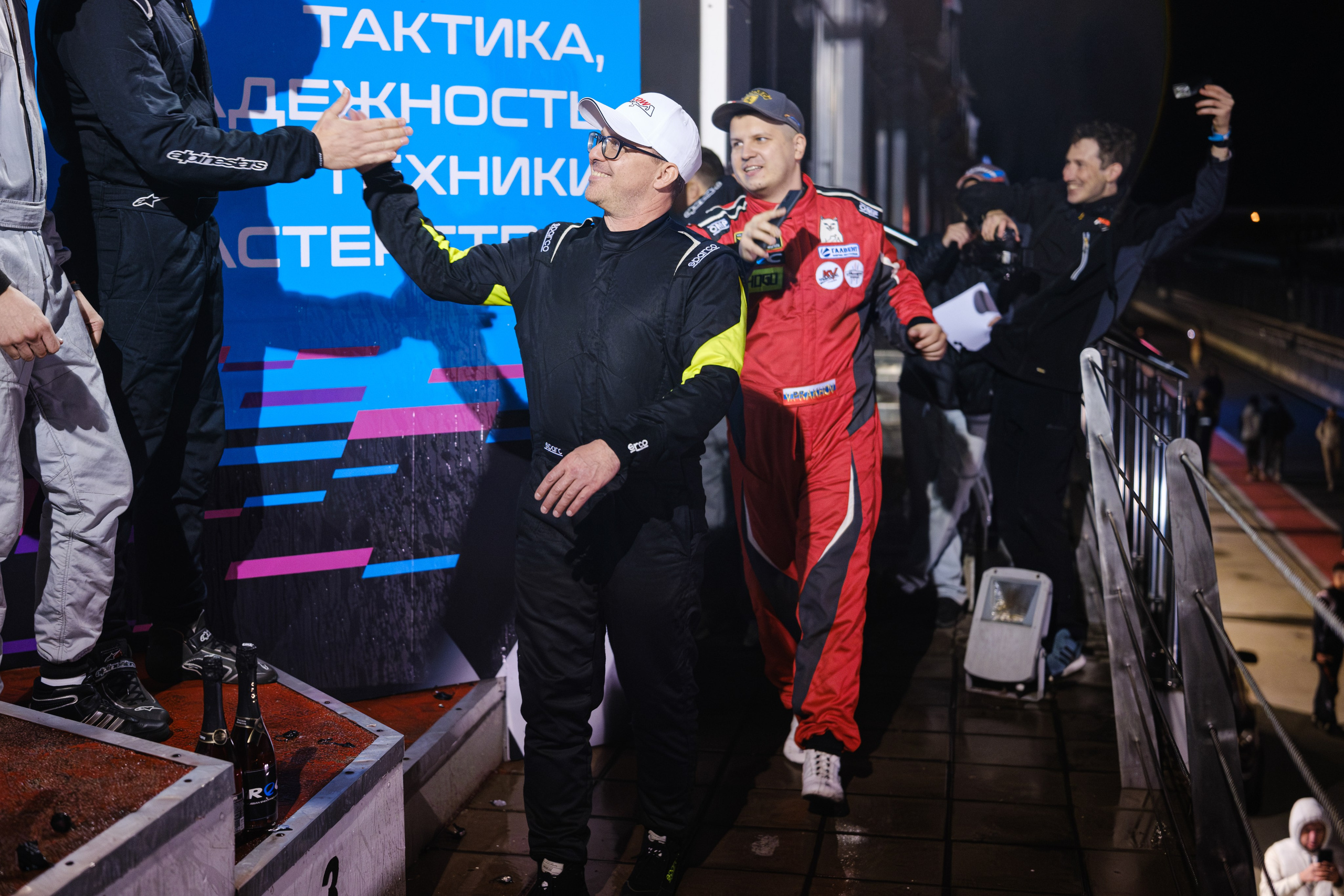 Российская серия гонок на выносливость. Авто и мотоспорт — фотограф Антон Медведев iCoguar