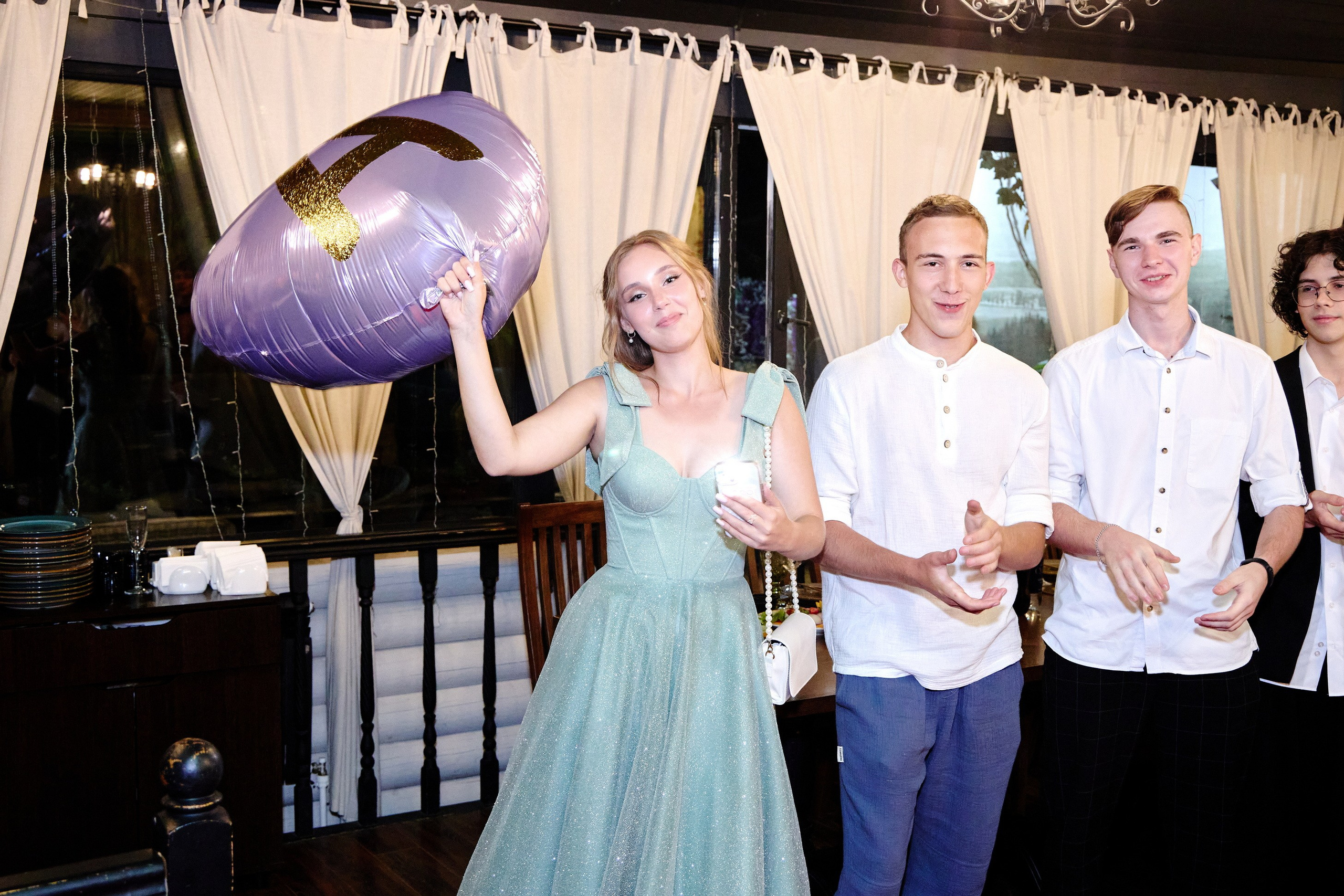 Выпускной 35 Сош. Фотограф Выпускные альбомы Таганрог Сергей Коробченко