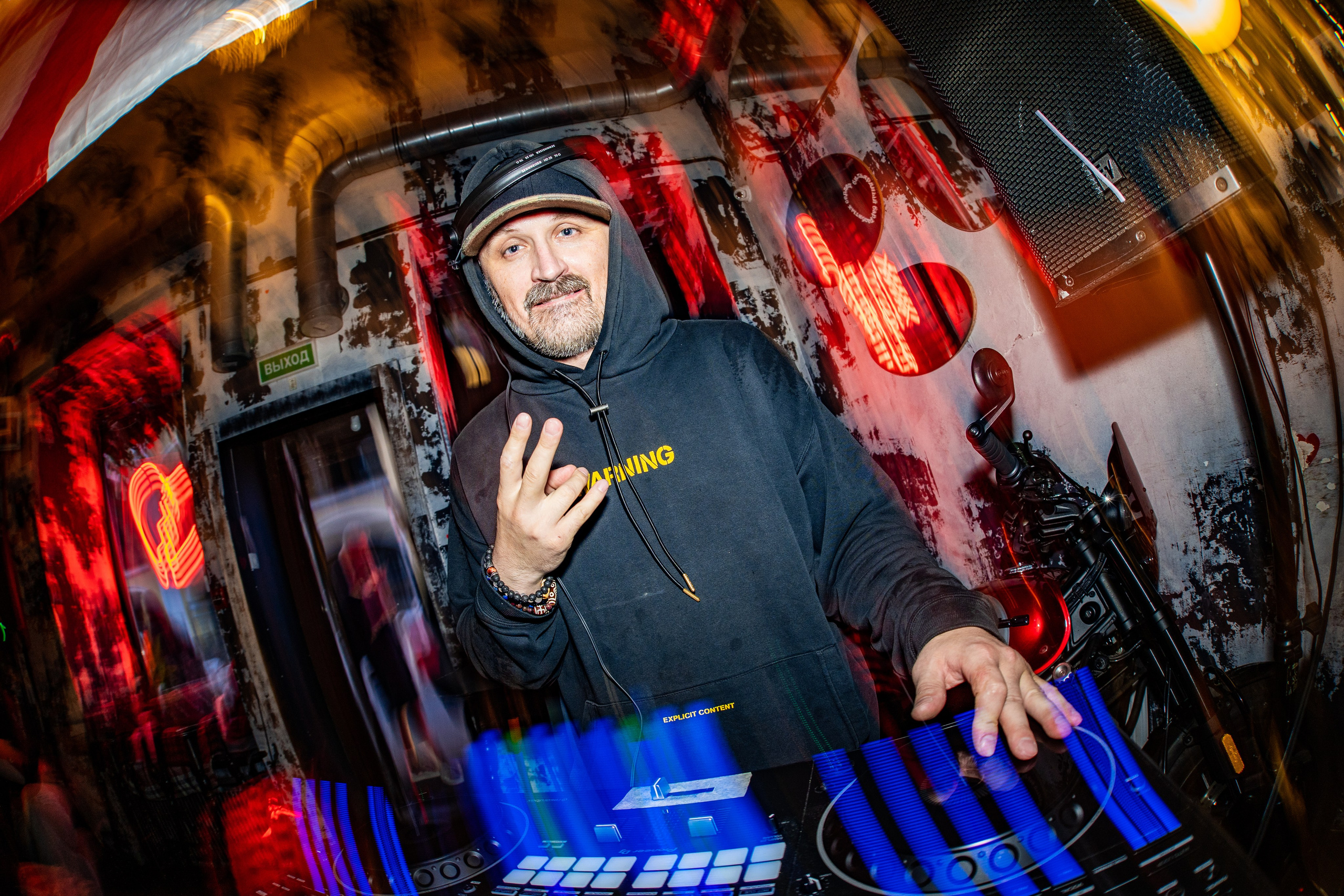 Панк-вечеринка в Баре разбитых сердец. Концертный и репортажный фотограф в Санкт-Петербурге Слава Пахомов