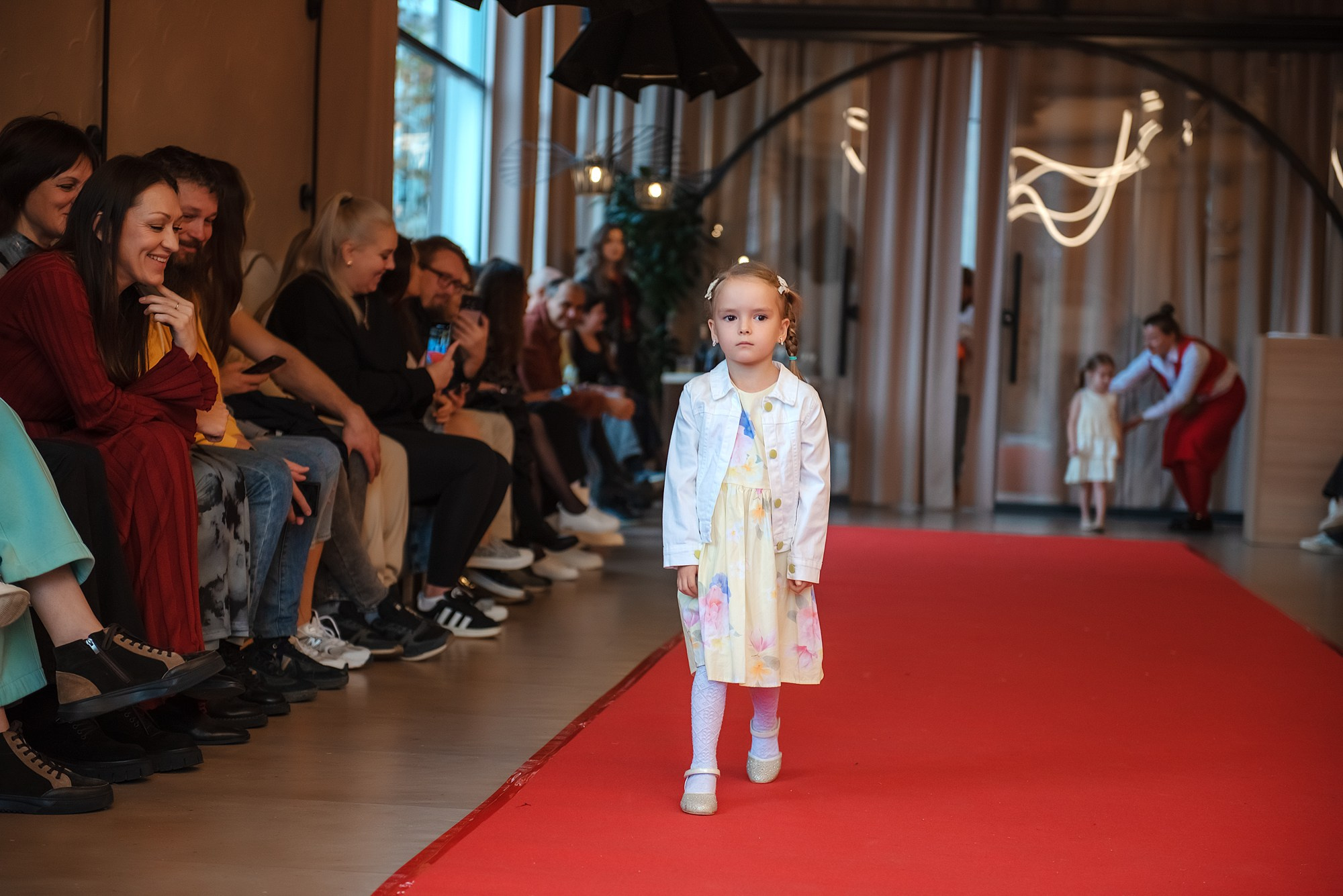 HAPPYkids дефиле в день мамы. Семейный и коммерческий фотограф в Сочи Александр Бодунов