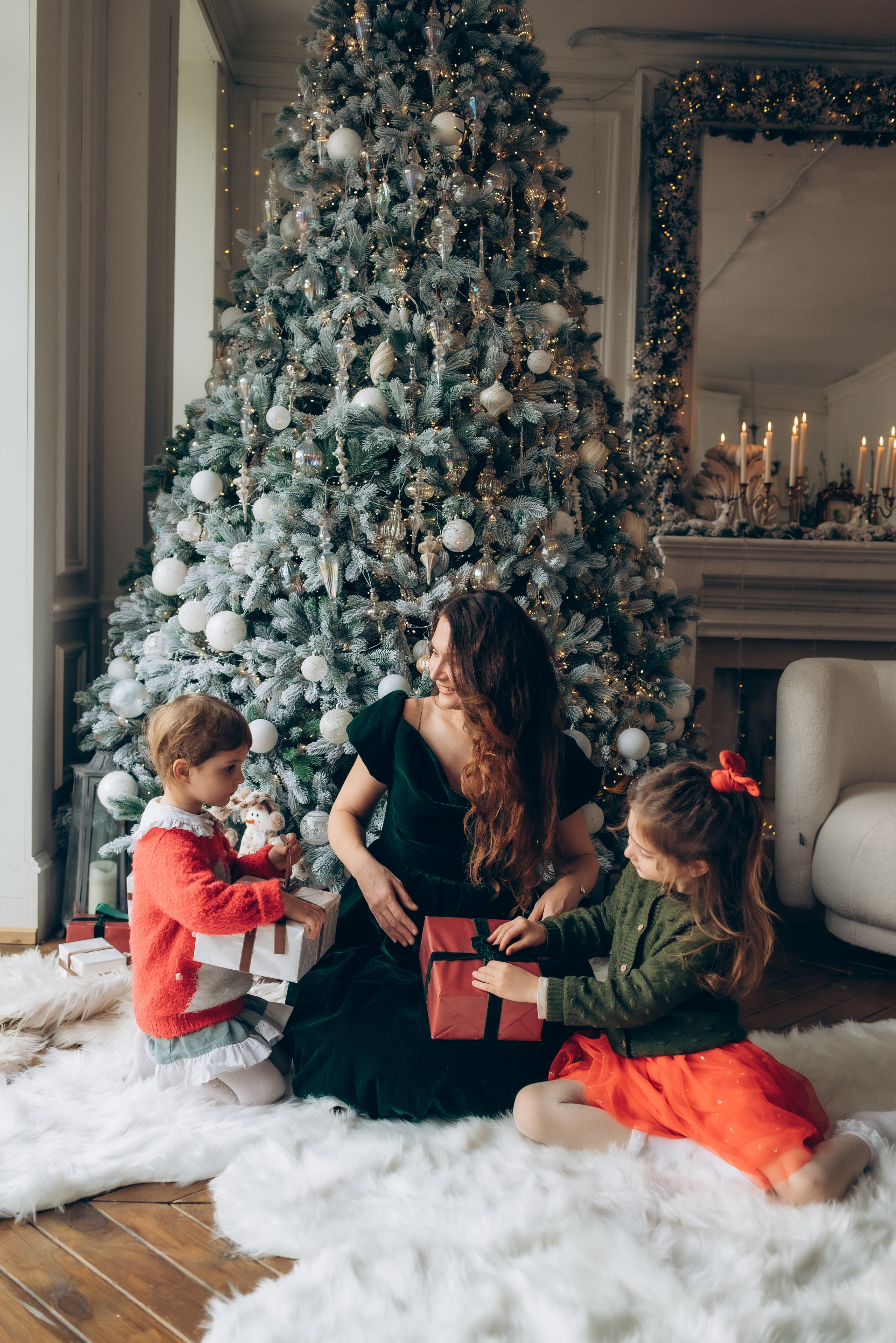 Новогодняя съемка Ксюша с дочками. Семейный фотограф в Тюмени Ксения Мязитова