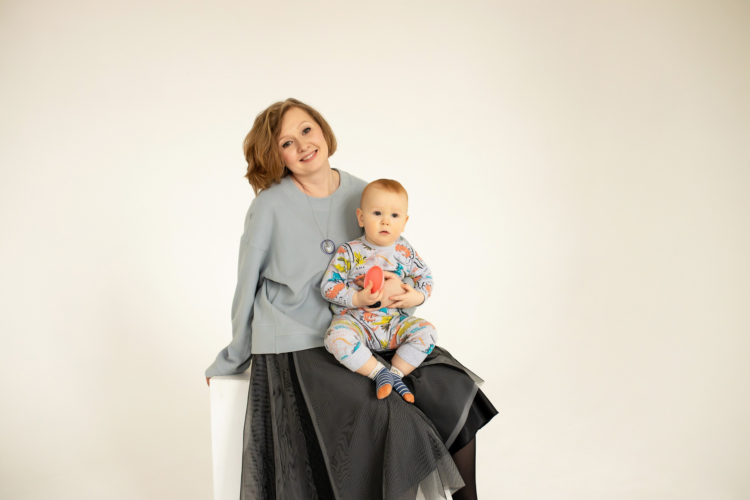 Семейная фотосессия на циклораме с естественным светом. Фотограф в Железнодорожном и Балашихе