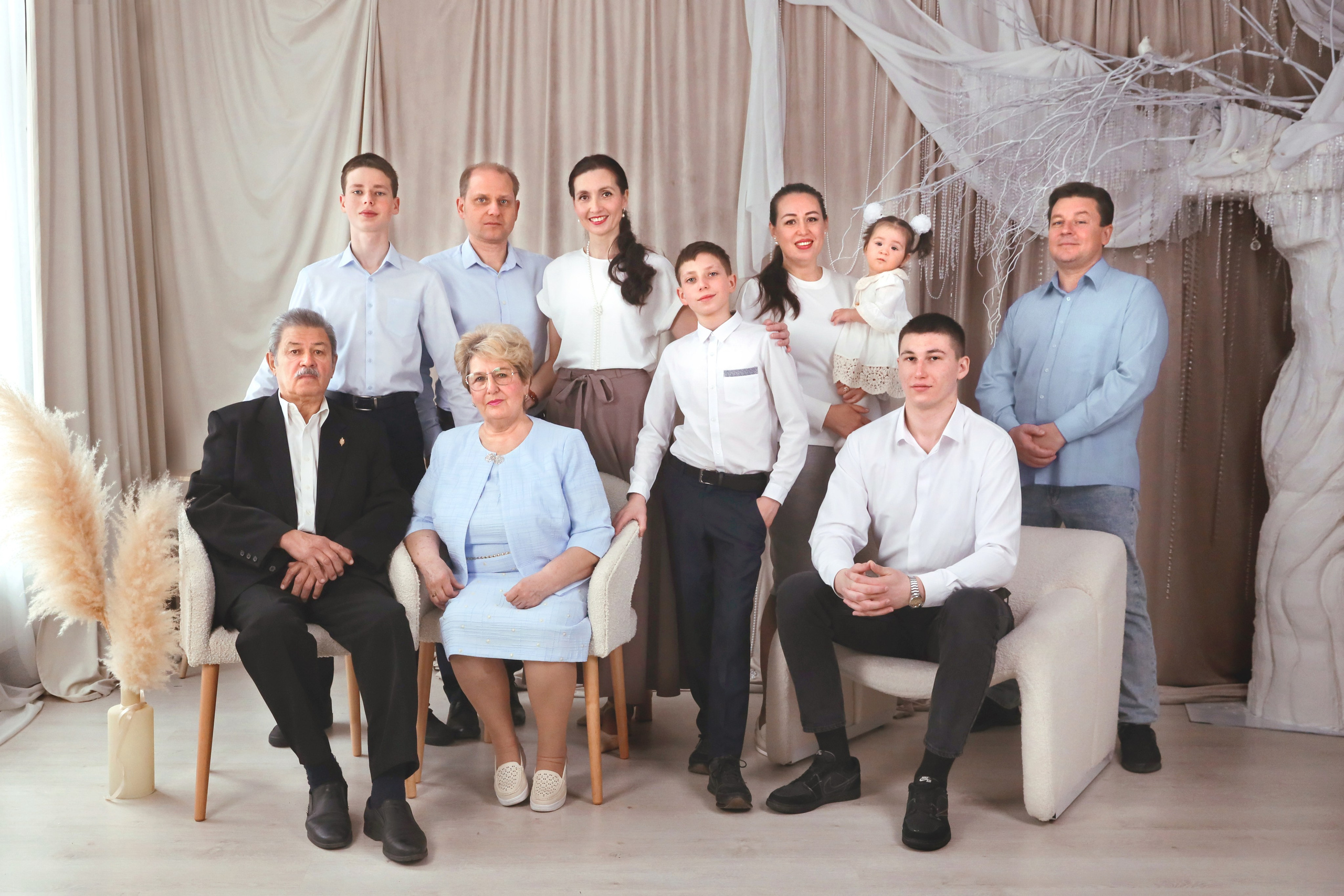 Семейная фотосессия в студии. Семейный и школьный фотограф в Краснодаре Юлия Избенко. Выпускные альбомы Краснодар