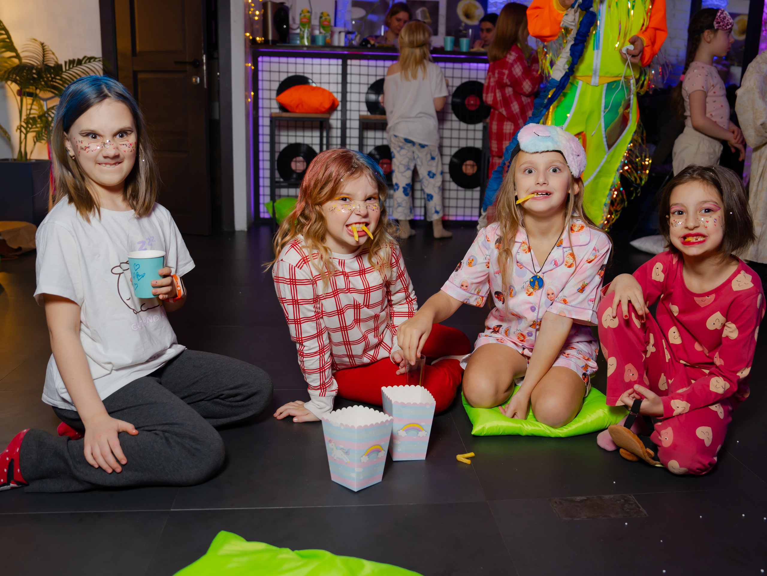 Битва подушками. Крамер Юлиана детский и семейный фотограф