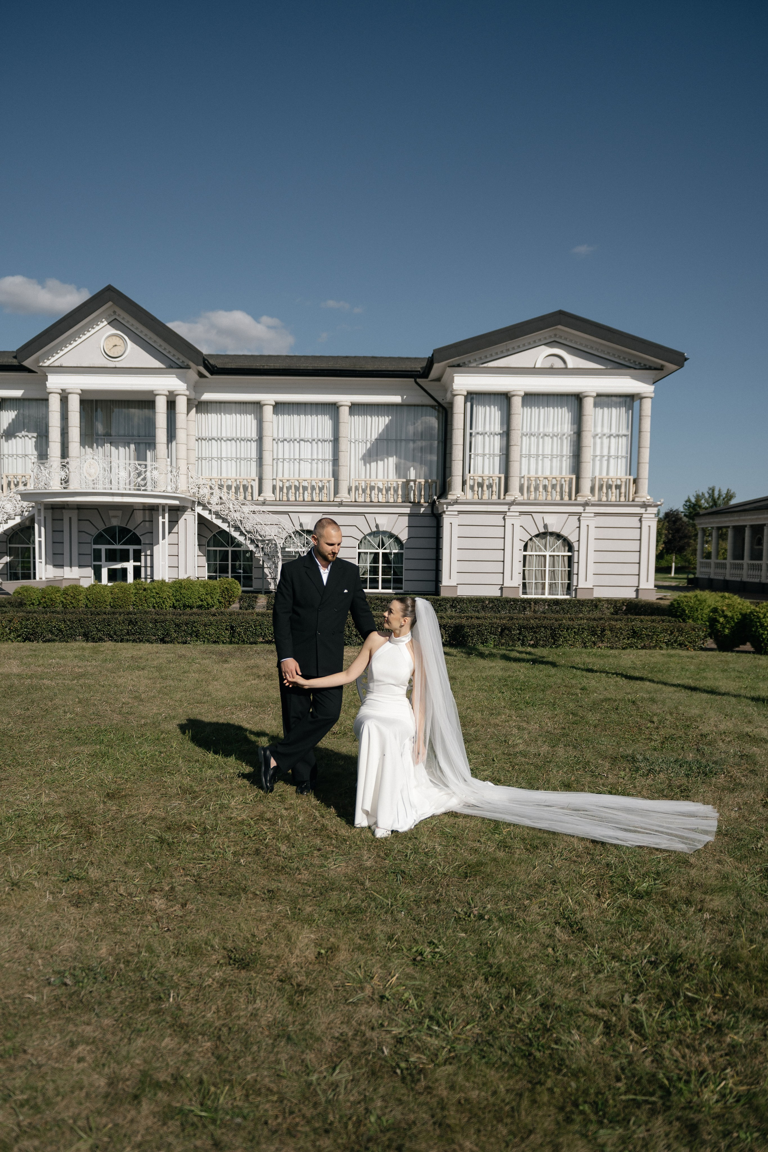 Wedding day in VERSAL PARK. Wedding PHOTOGRAPHER Andrew Vnukov