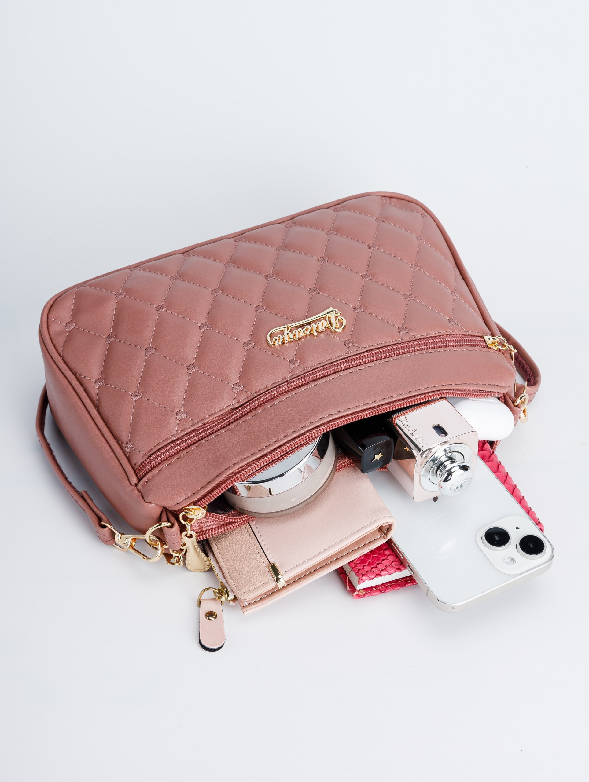 Съемка розовой и черной сумки для маркетплейса. Студия коммерческой съемки ХВОЯ