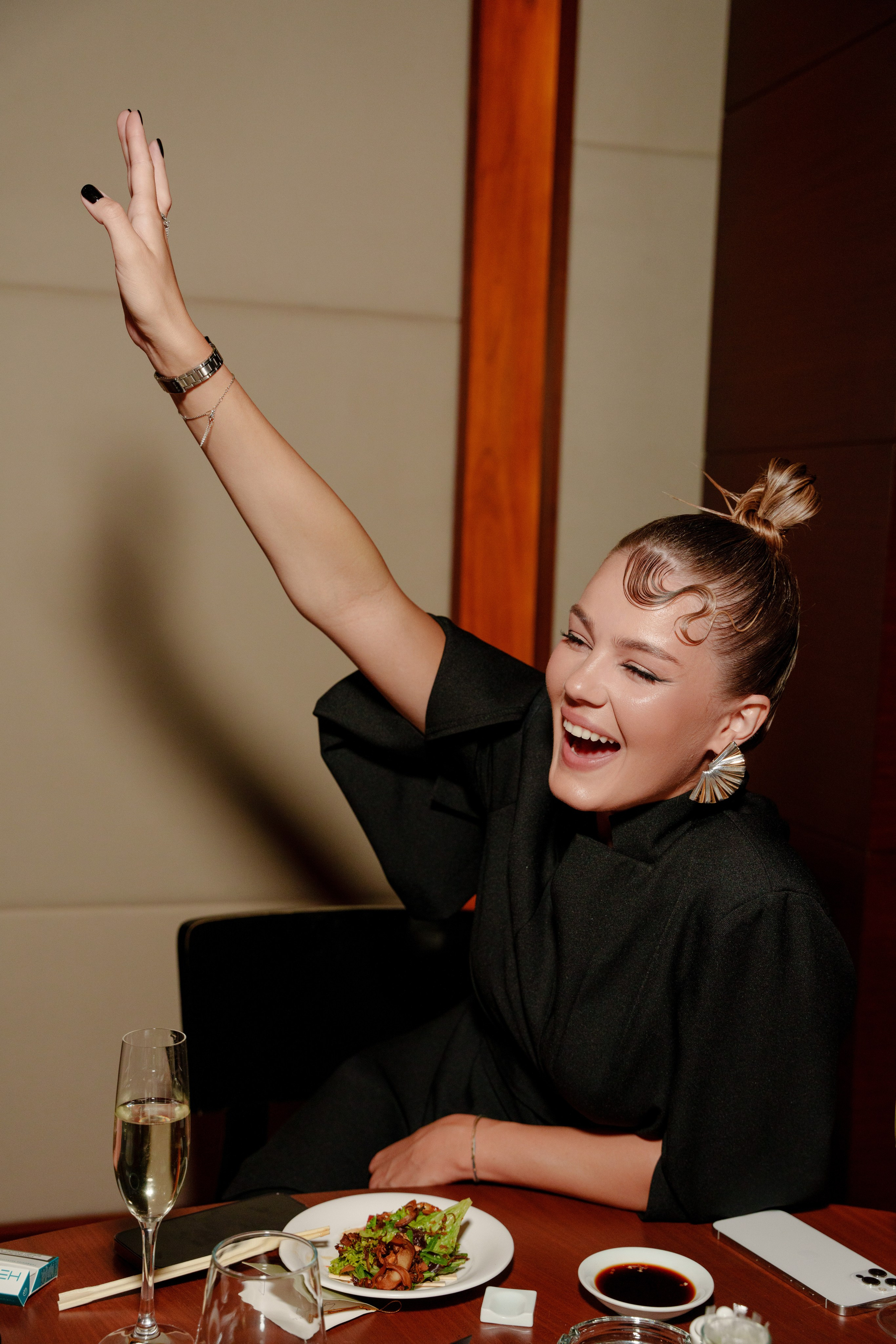 Репортажный фотограф на день рождения в ресторане KAI. Репортажный фотограф Москва Сергей Дружинин