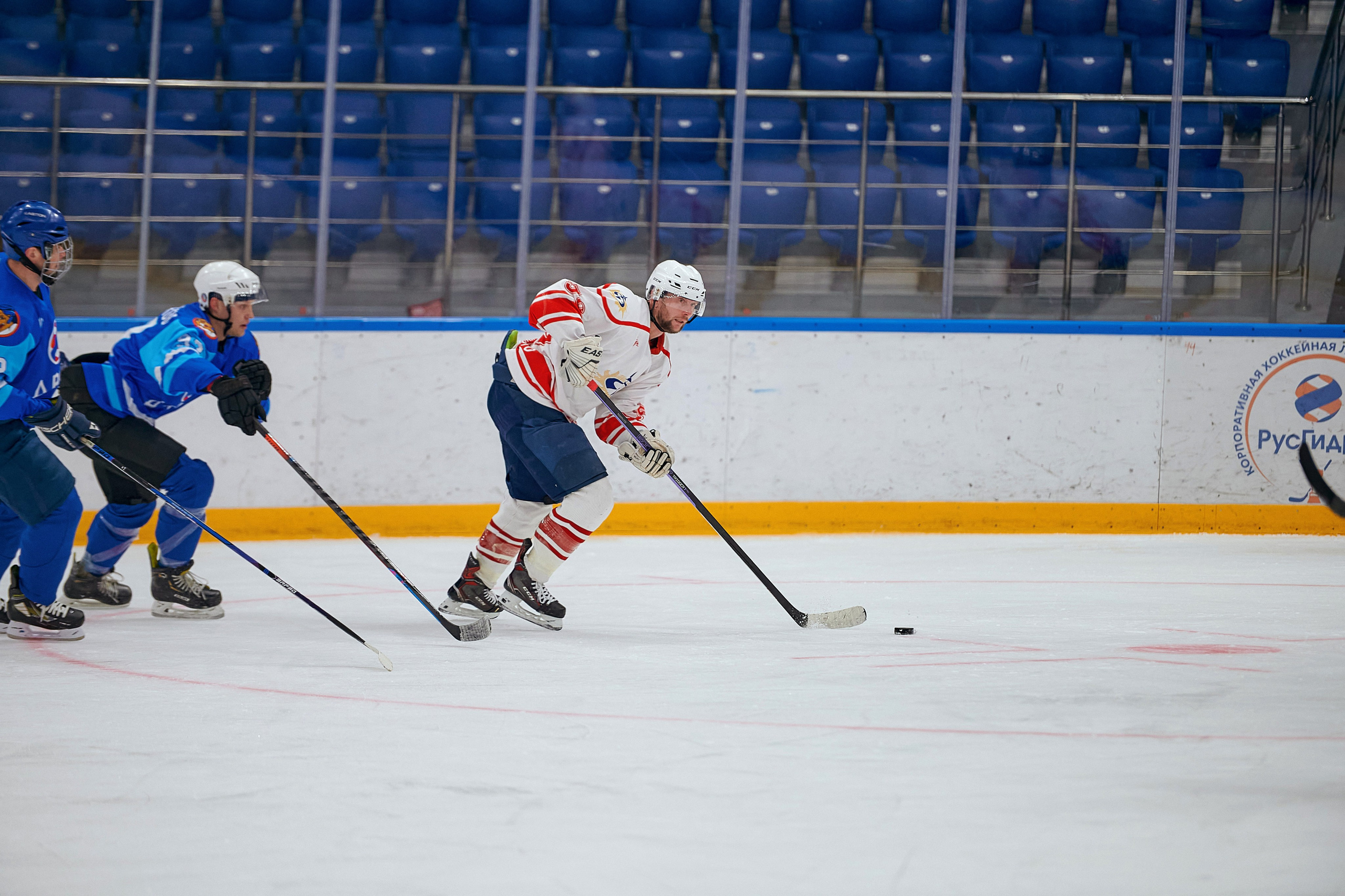 Портфолио репортажной фотосъёмки: Кристалл арена — Хоккей — РусГидро. Фотограф Яковлев Роман — Красноярск