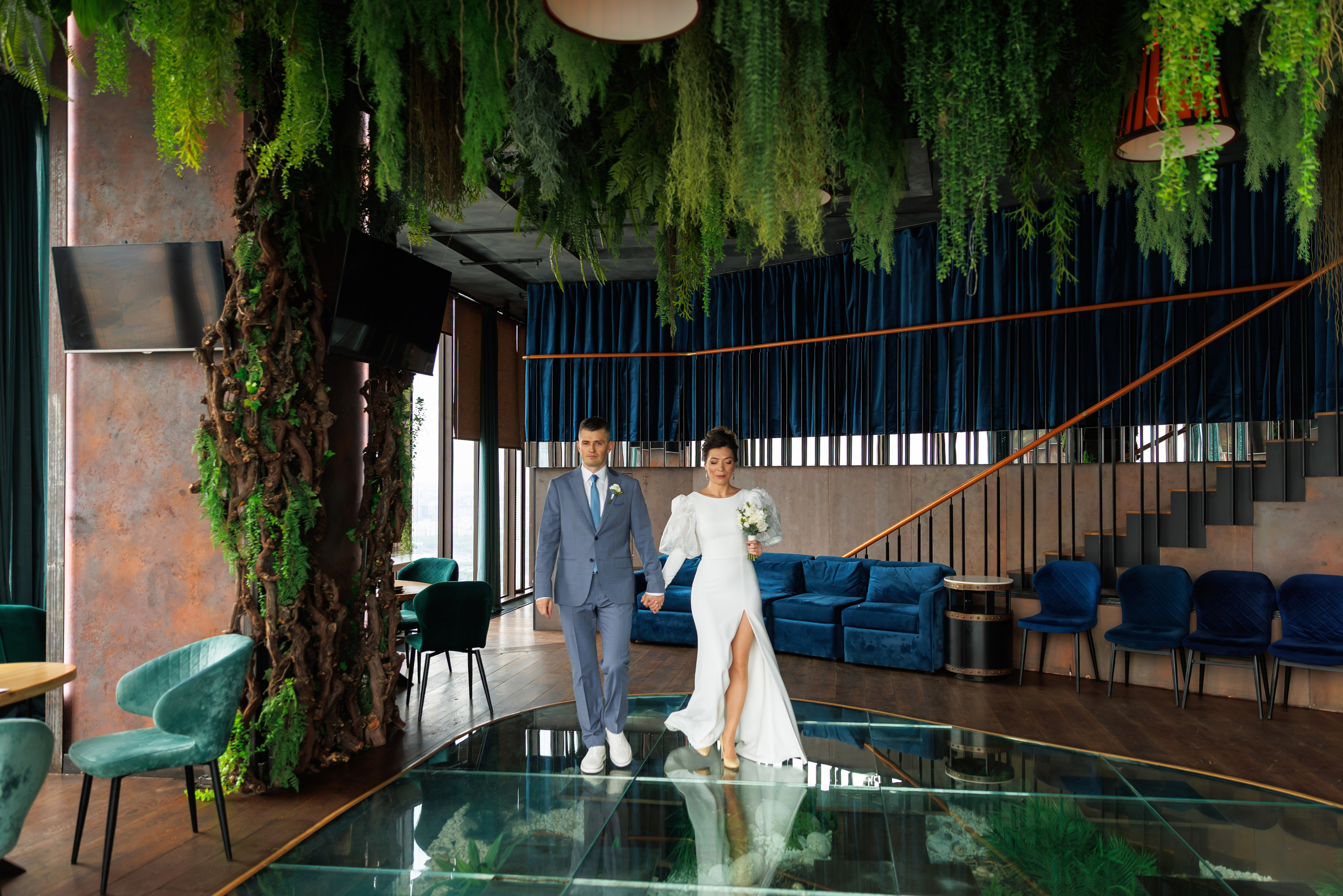 Свадебная фотосессия в библиотеке читальне им Пушкина. Свадебный фотограф Москва и МО Сергей Киржаев