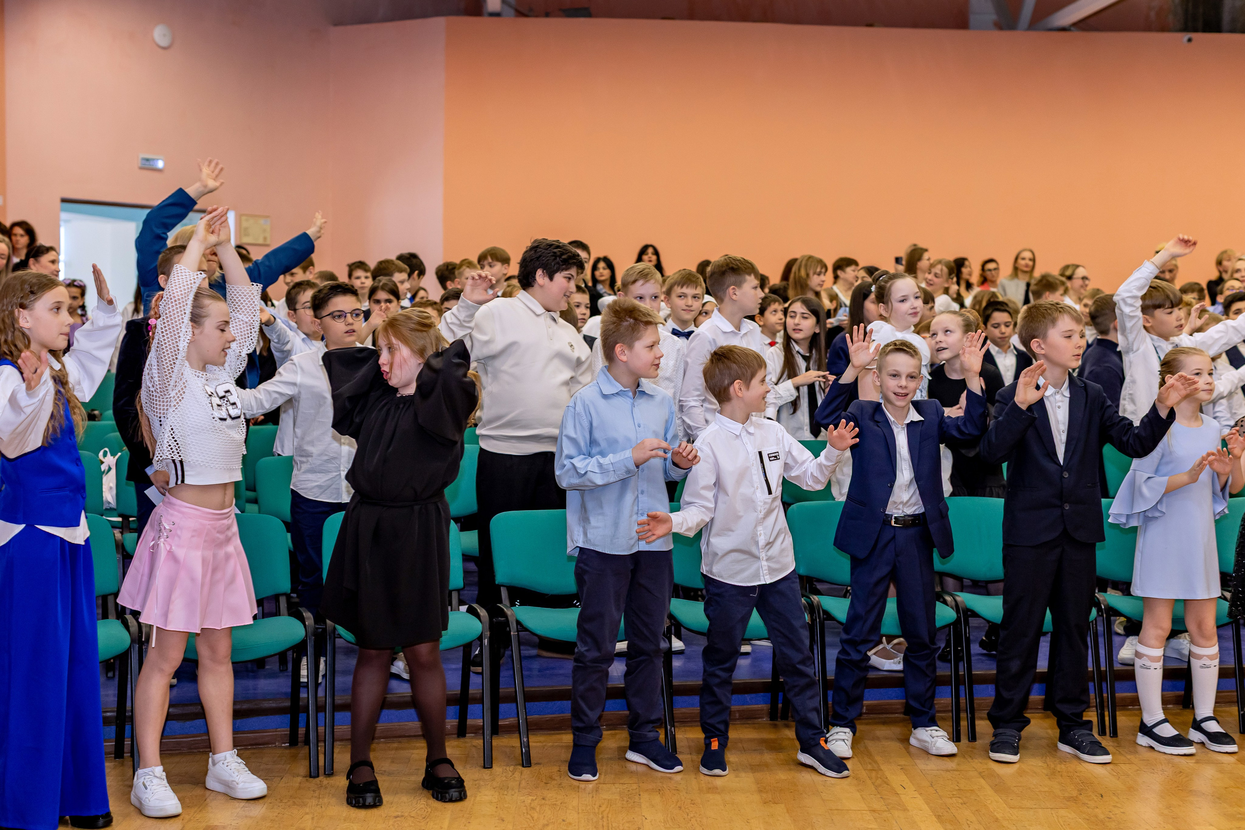 Выпускной праздник в начальной школе. Фотограф и видеограф Москва. Свадебный фотограф, видеограф. Выпускные альбомы. Оживающие альбомы