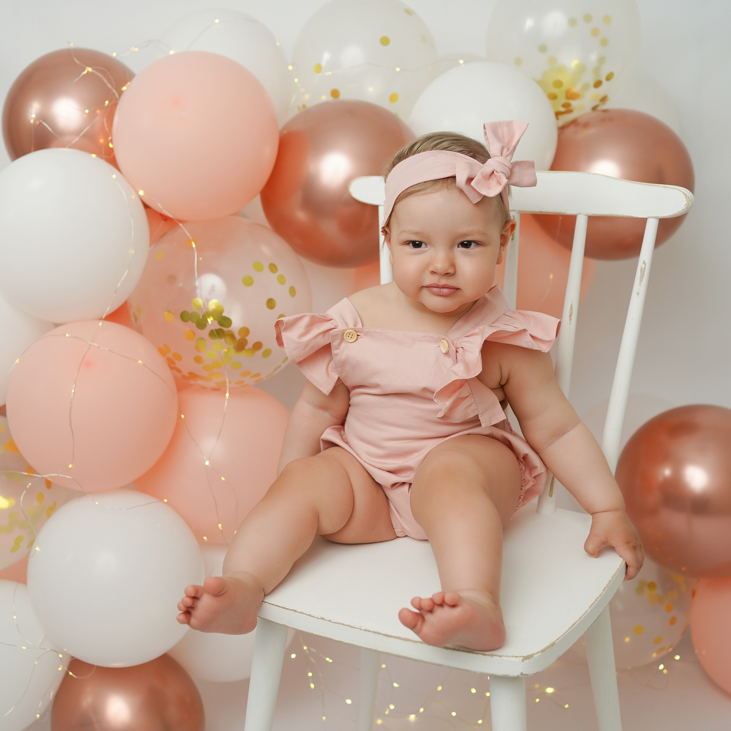 Фотограф провела фотосессию «Первый годик» с шариками и тортом