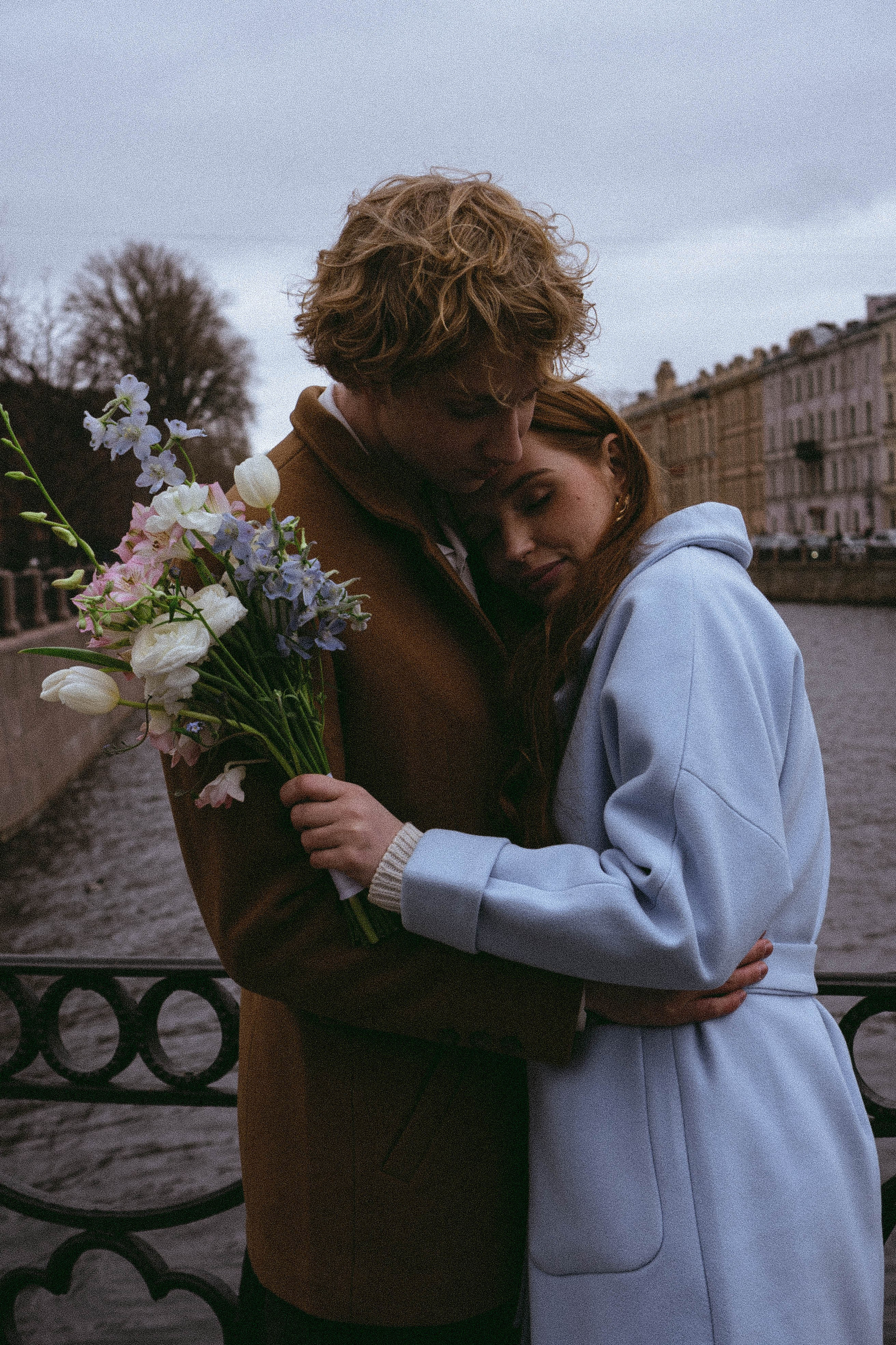 СВАДЕБНАЯ СЬЕМКА В ОТЕЛЕ. СБОРЫ ЖЕНИХА И НЕВЕСТЫ И ТАКЖЕ ТОР И ПОДГОТОВКА К ПРОГУЛКЕ И ПРОГУЛКА ПО ПЕТРОГРАДКЕ. Профессиональный фотограф, Санкт-Петербург — Виктория Богомолова