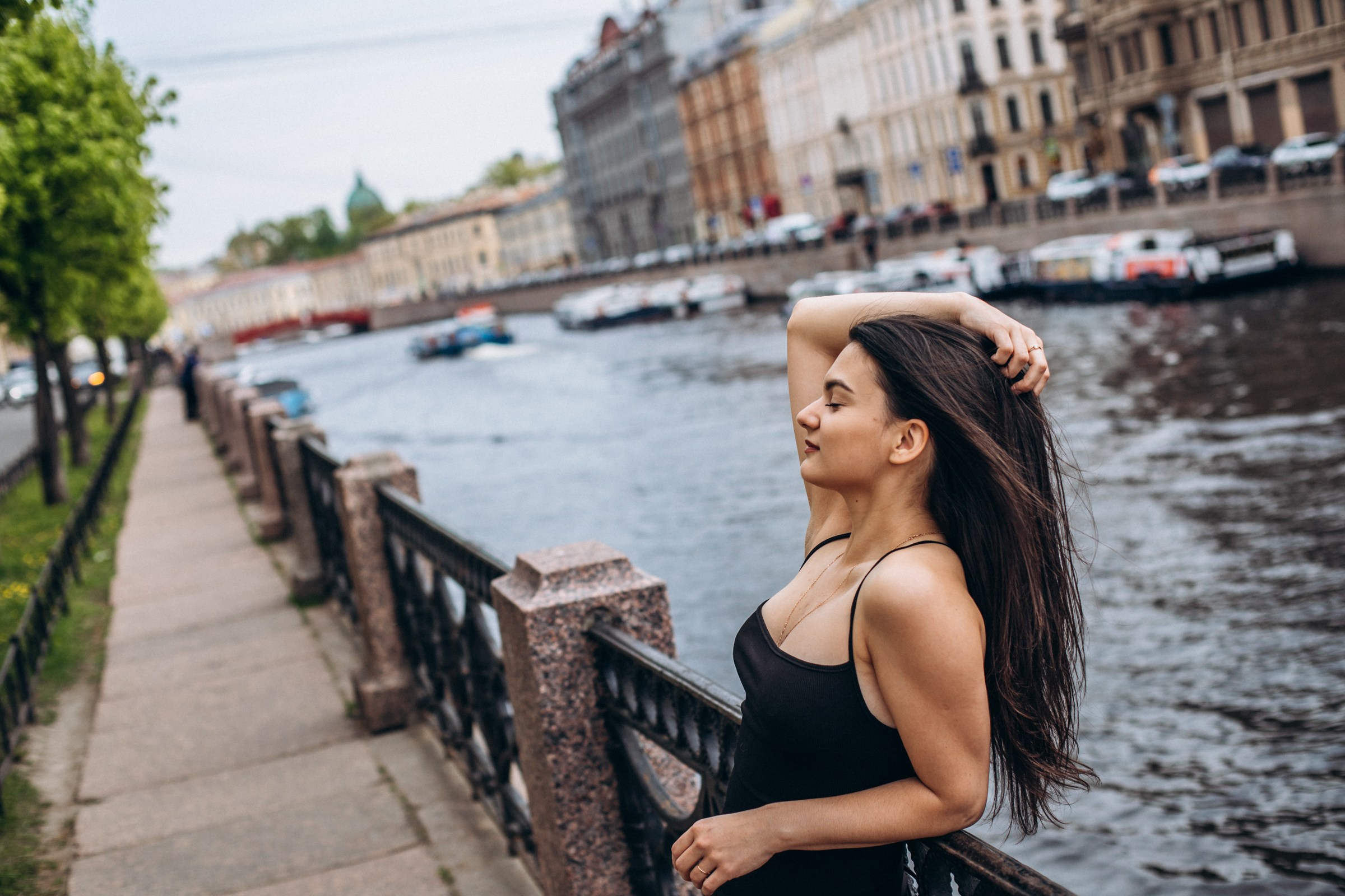 Валерия в мае. Фотопрогулка в Петербурге. Индивидуальный и семейный фотограф в Санкт-Петербурге