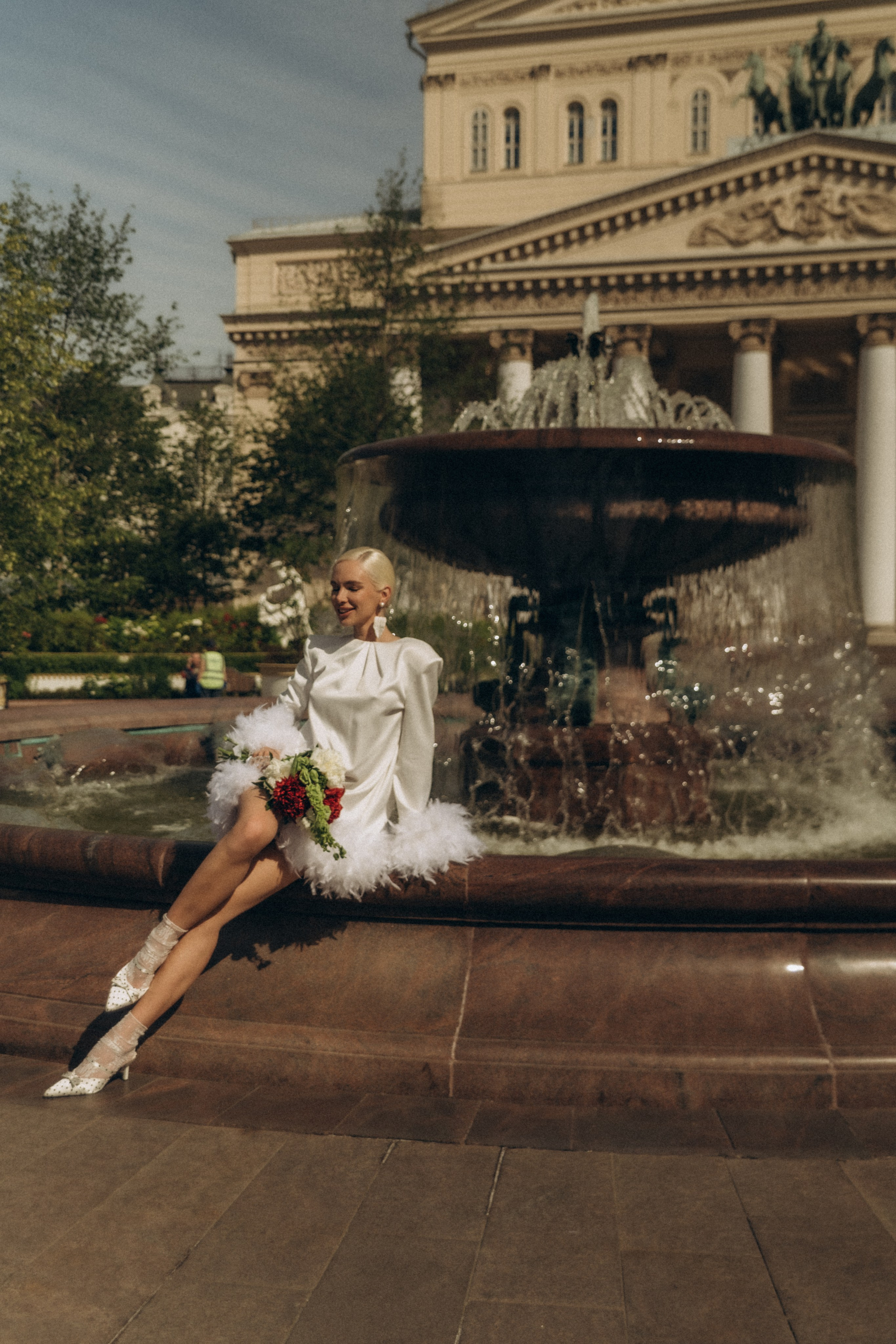 Прогулка у Большого театра. Гаврилова Настя семейный фотограф lifestyle в Москве