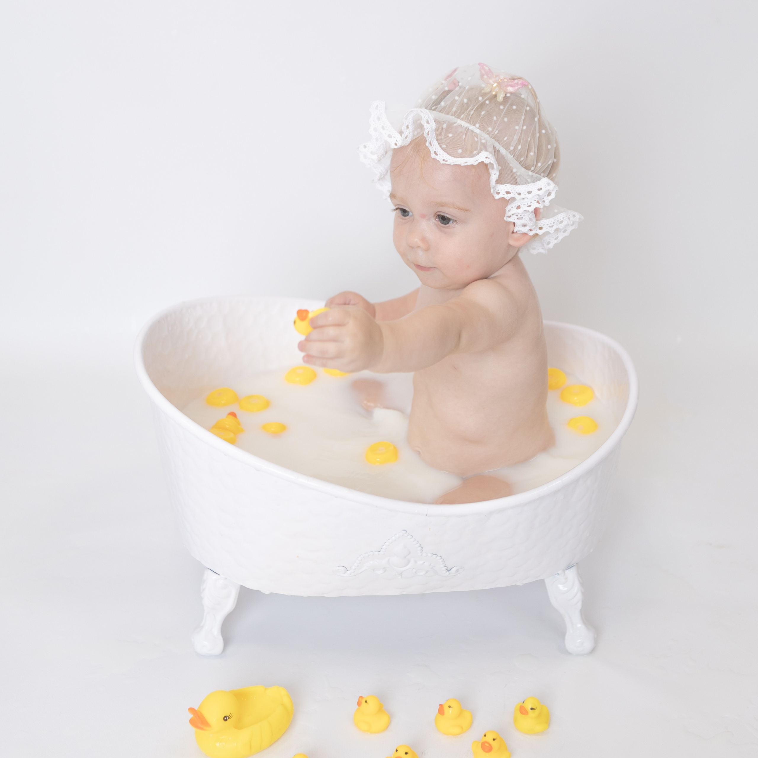 Молочные ванночки. Фотограф новорожденных. Детский и семейный фотограф Марьяна Юдина