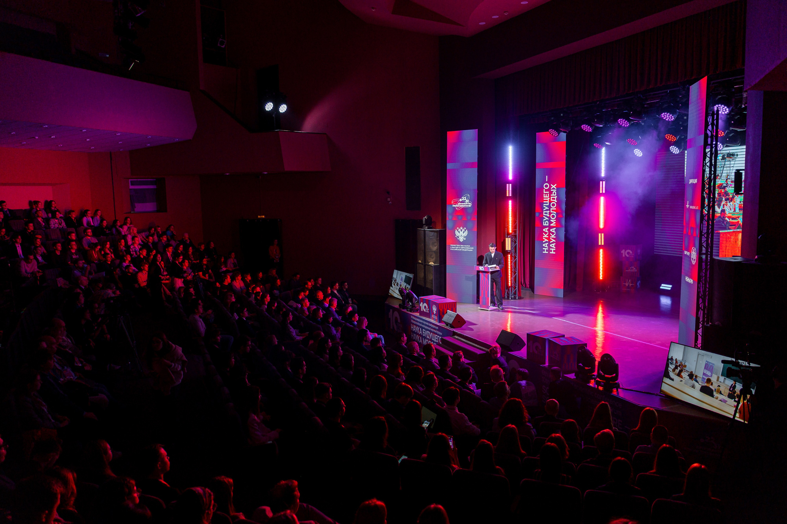 НАУКА БУДУЩЕГО — НАУКА МОЛОДЫХ | САРАТОВ. Репортажный фотограф Сурков Артем Москва