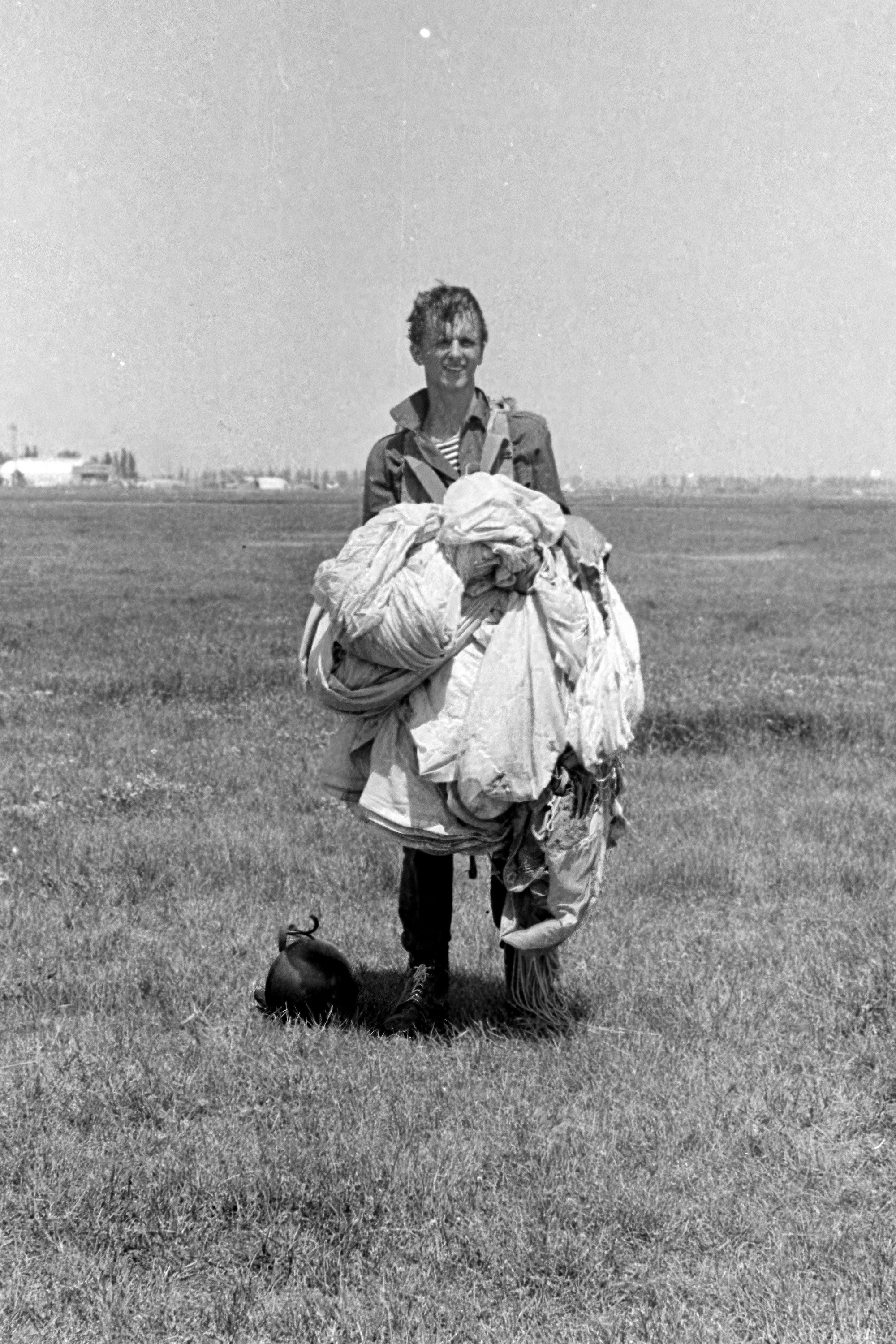 Парашютные сборы 1990 год съемка на ч/б пленку оцифровка 2024 год. Профессиональная фотосъемка. Ростов-на-Дону