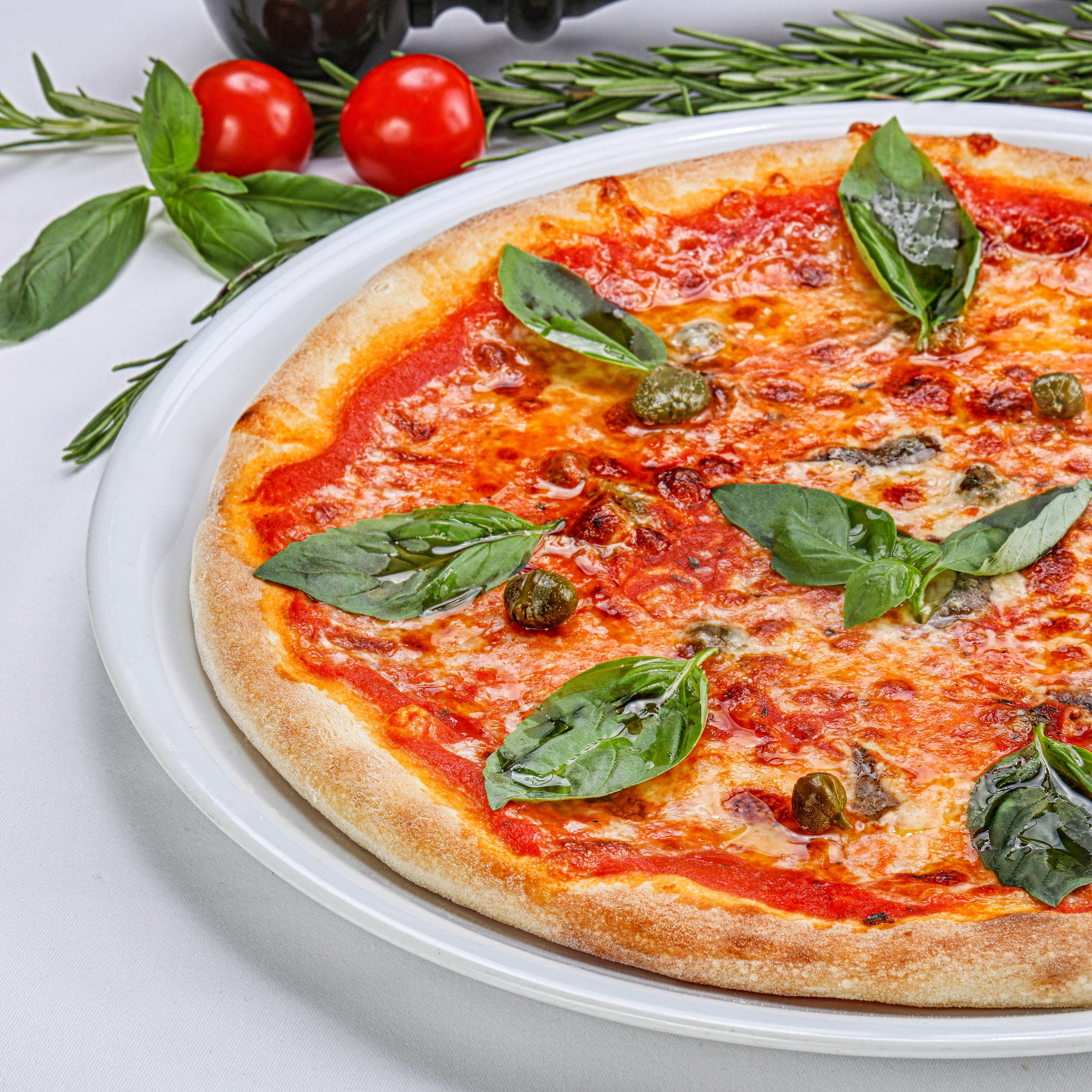 Фотосъемка пиццы. Заказ по тел.: +7 (906) 006-90-22. Фуд-фотограф Андрей Старостин — съемка еды в Москве. 9000 руб. в час