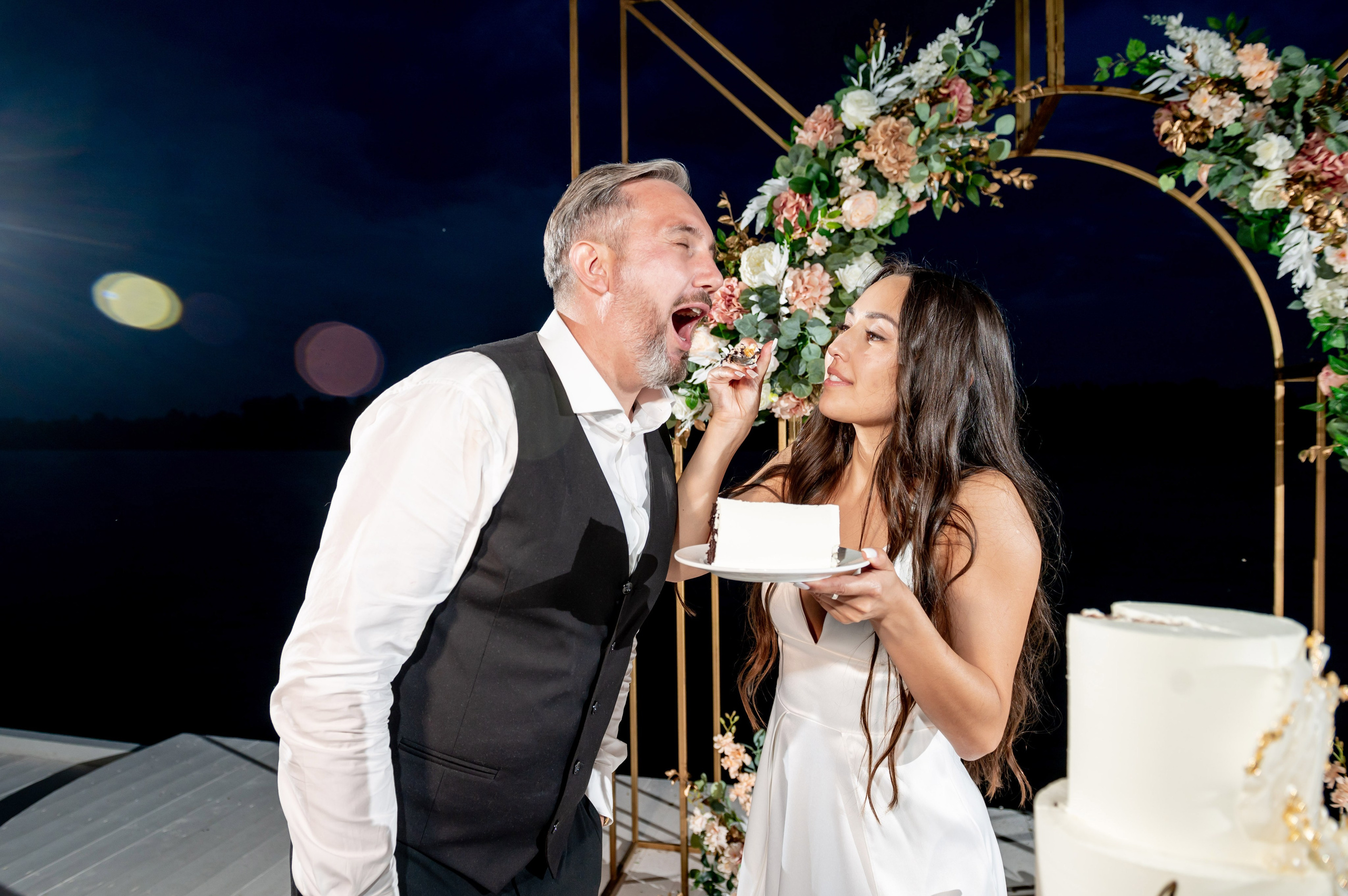 Классическая свадебная фотосессия Аины и Антона по самым красивым местам для свадебной прогулки в Санкт-Петербурге. Портретный, семейный и свадебный фотограф в Санкт-Петербурге и в Пушкине Ширяев Денис