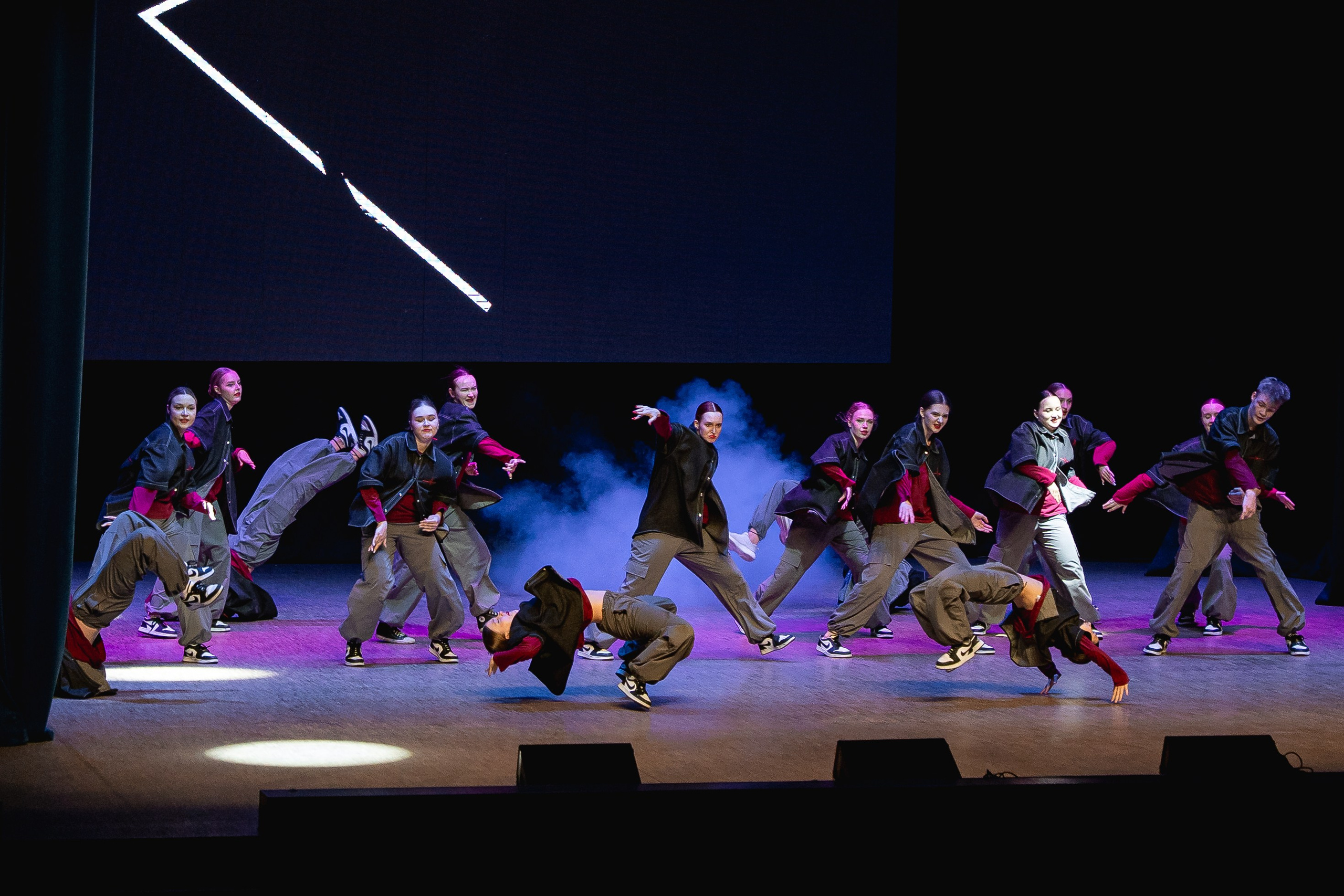 Отчётный концерт танцевально-спортивного клуба «PULSE». Портретный и репортажный фотограф в Воронеже: Анастасия Пузикова