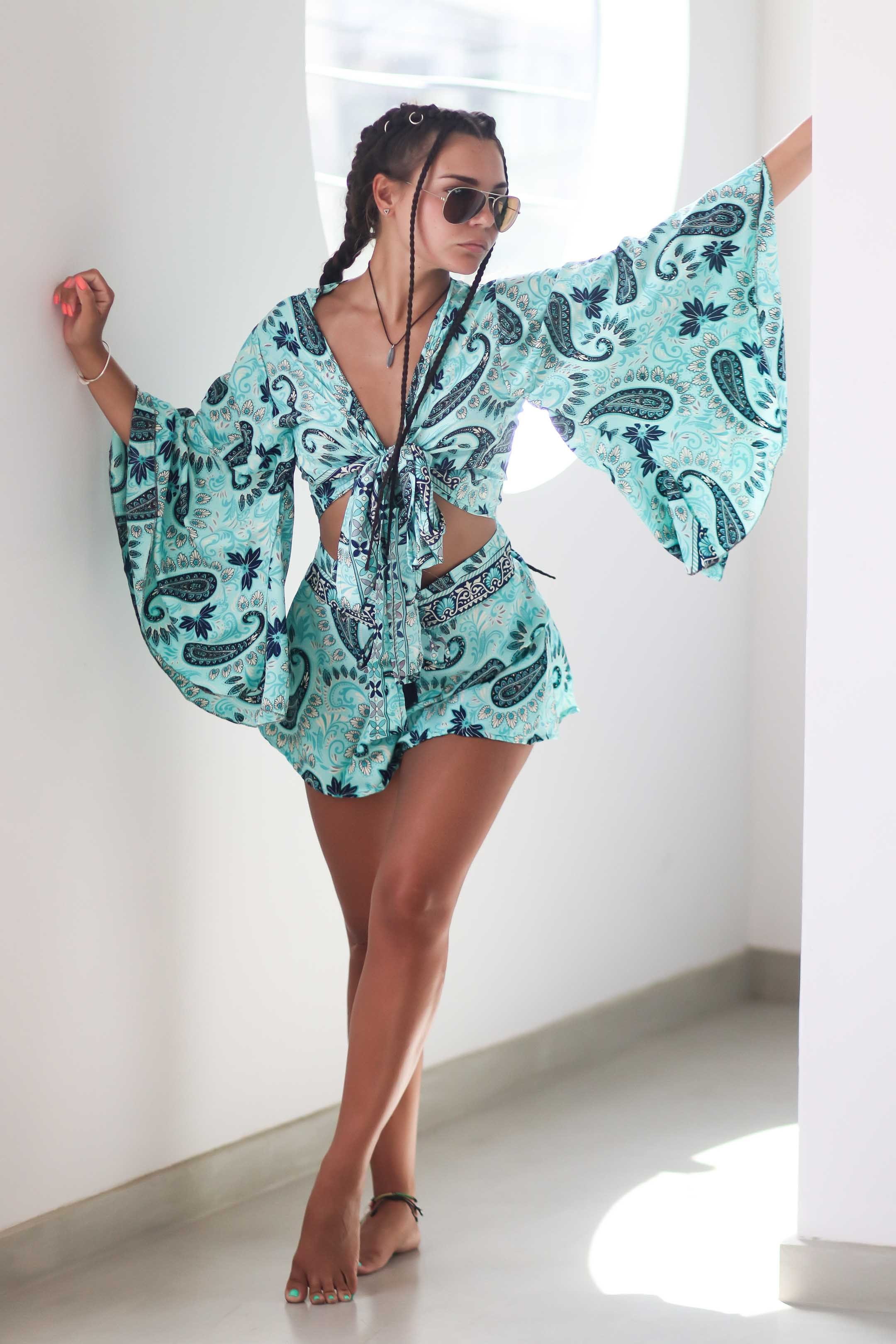 Коллекция купальников бикини. Фотограф на Шри-Ланке