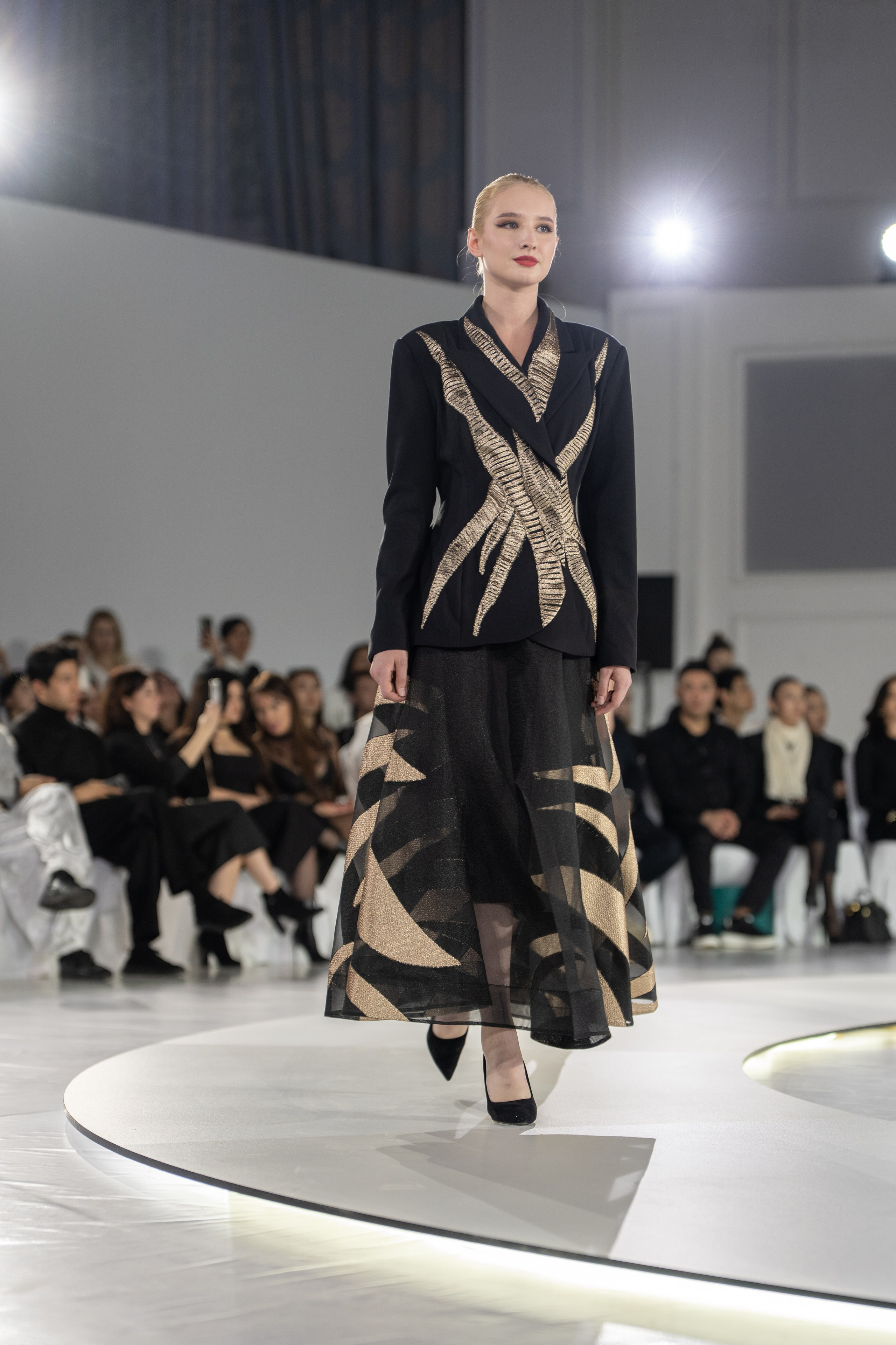 Naiyl Baikuchukov. Сайт Алматинского НЮ АРТ, будуар и фэшн фотографа Дениса Карпенко