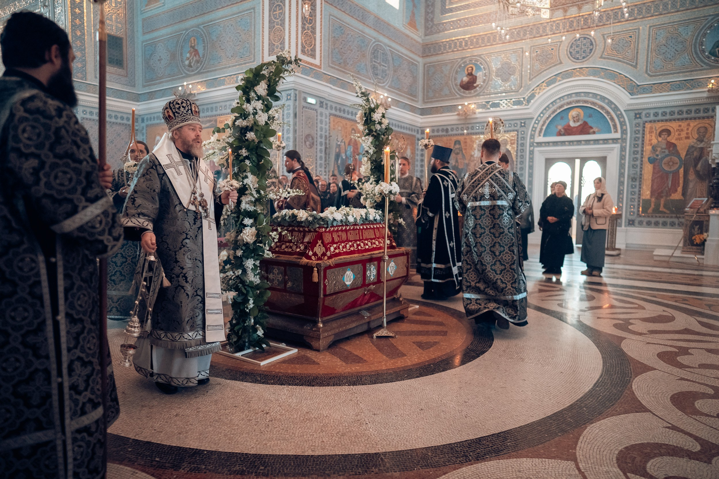 Богослужение Великой пятницы в Херсонесском монастыре Севастополь. Церковный фотограф Севастополь