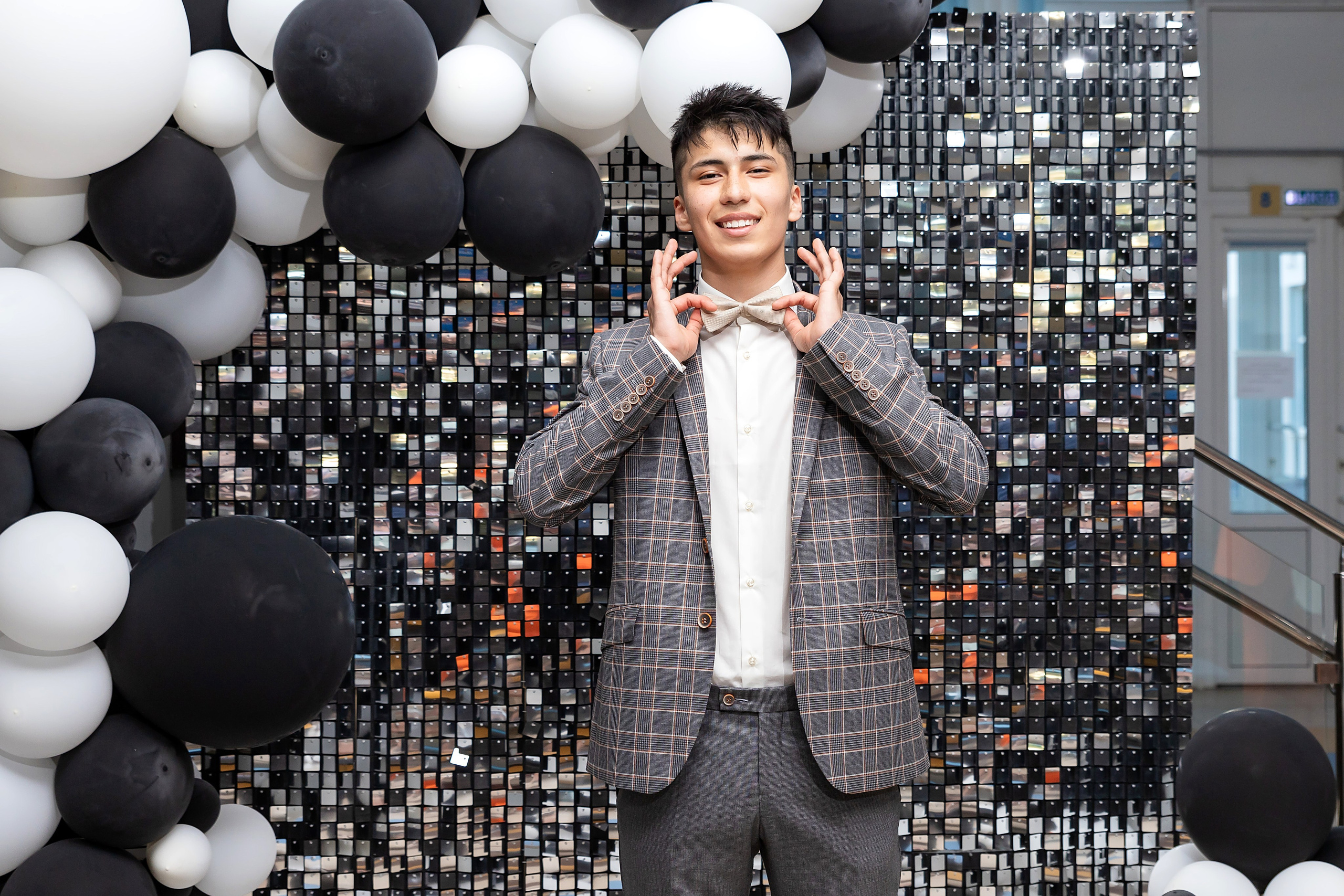 Фото выпуск 11 класс. Свадебный фотограф Марина Суворова и видеооператор Олег Петров