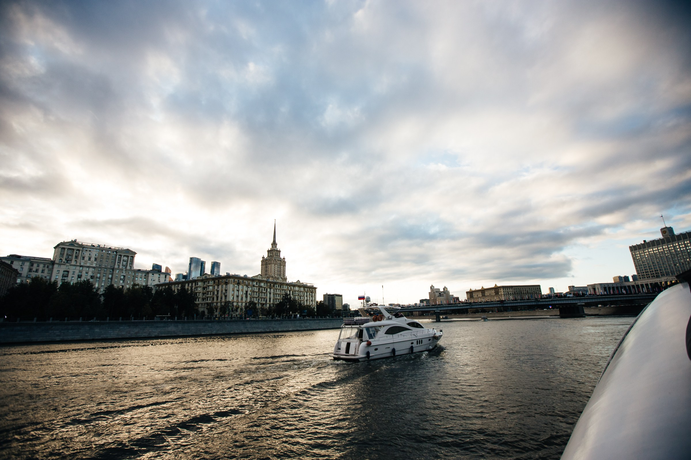 Корпоратив на теплоходе. Женский и репортажный фотограф Москва Натали Смирнова