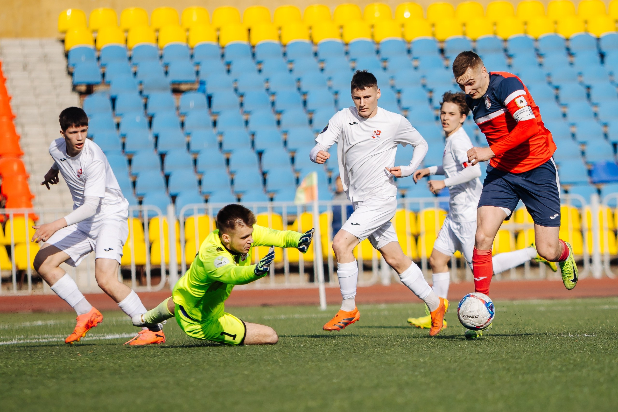 ФК «Металлург-Магнитогорск» vs ФК «ОСШ-Челябинск-М» // 05.04.25. Денис Прохоров Фотограф в г. Магнитогорск