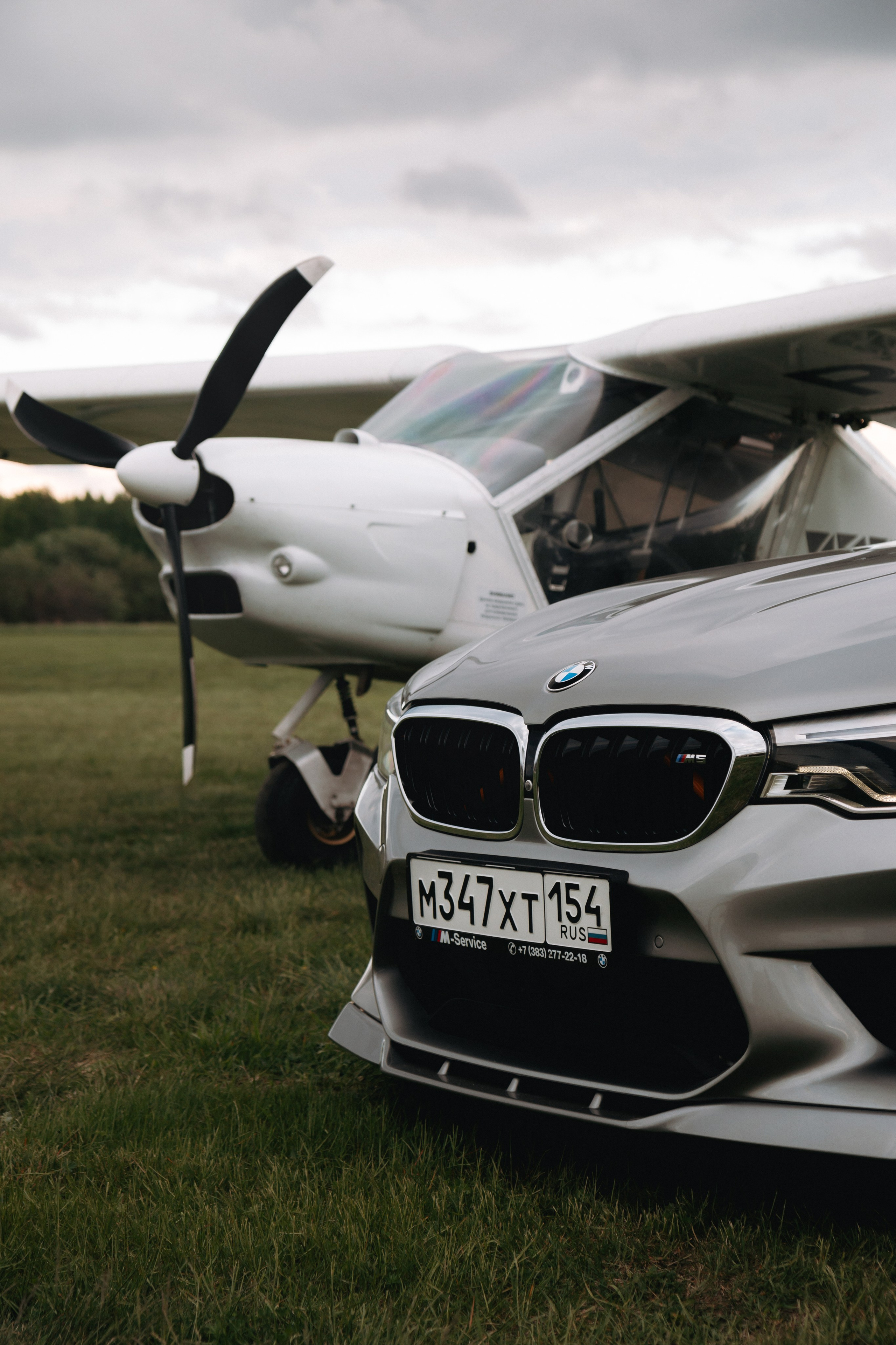 BMW M5 with plane. Автомобильный фотограф и видеограф в Новосибирске|Александра Косухина