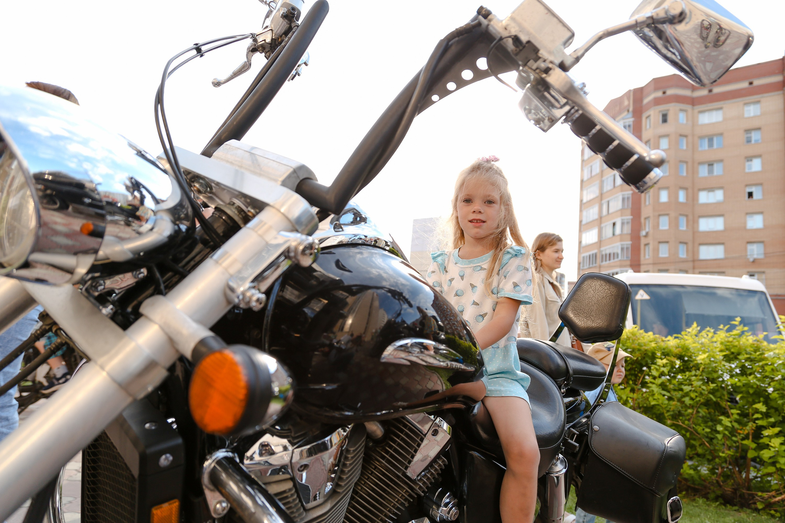 Уличная презентация автошколы. Портретный и репортажный фотограф. Мыльников Илья