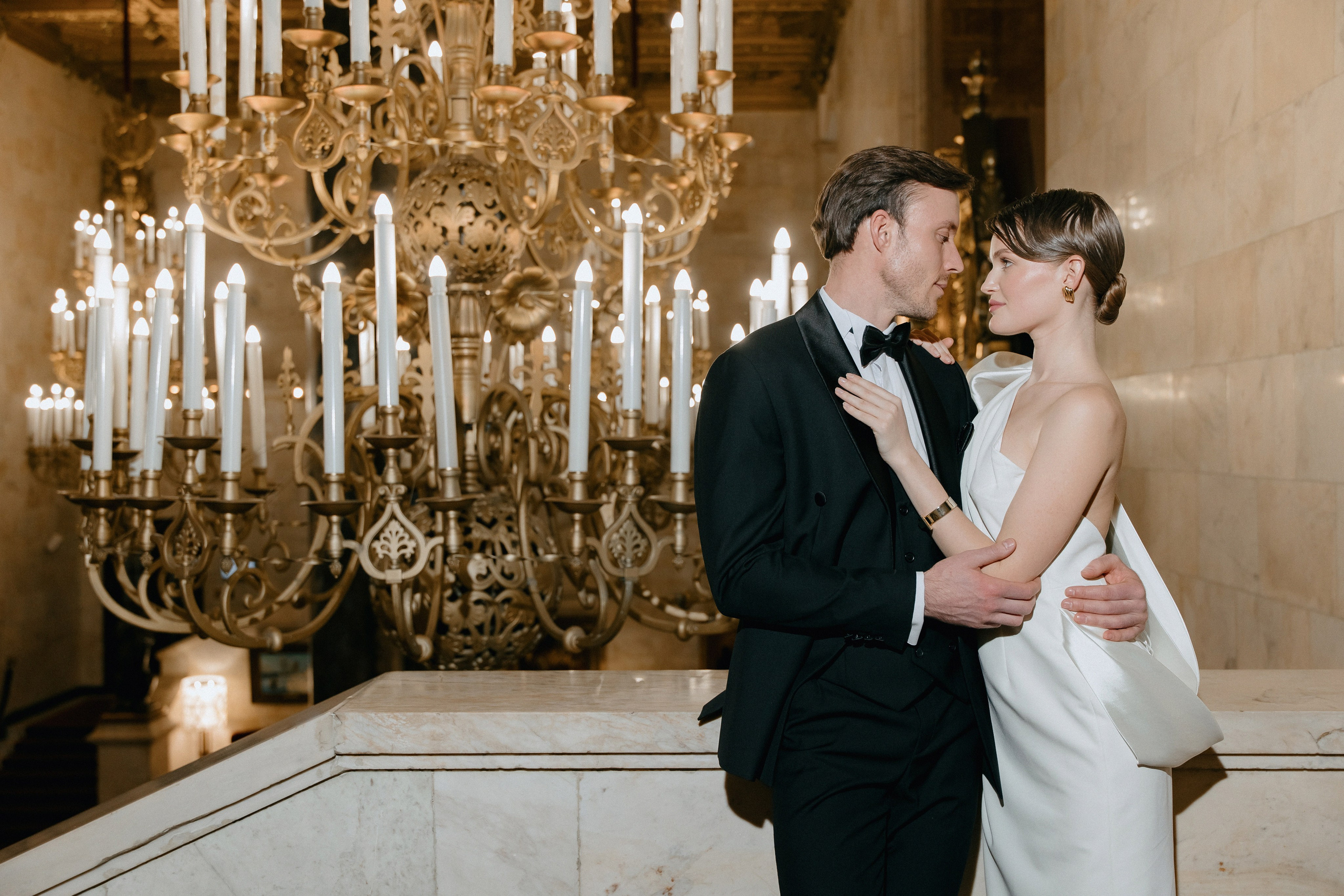 Свадебная фотосессия в гостинице Ленинградская. Свадебный фотограф Москва