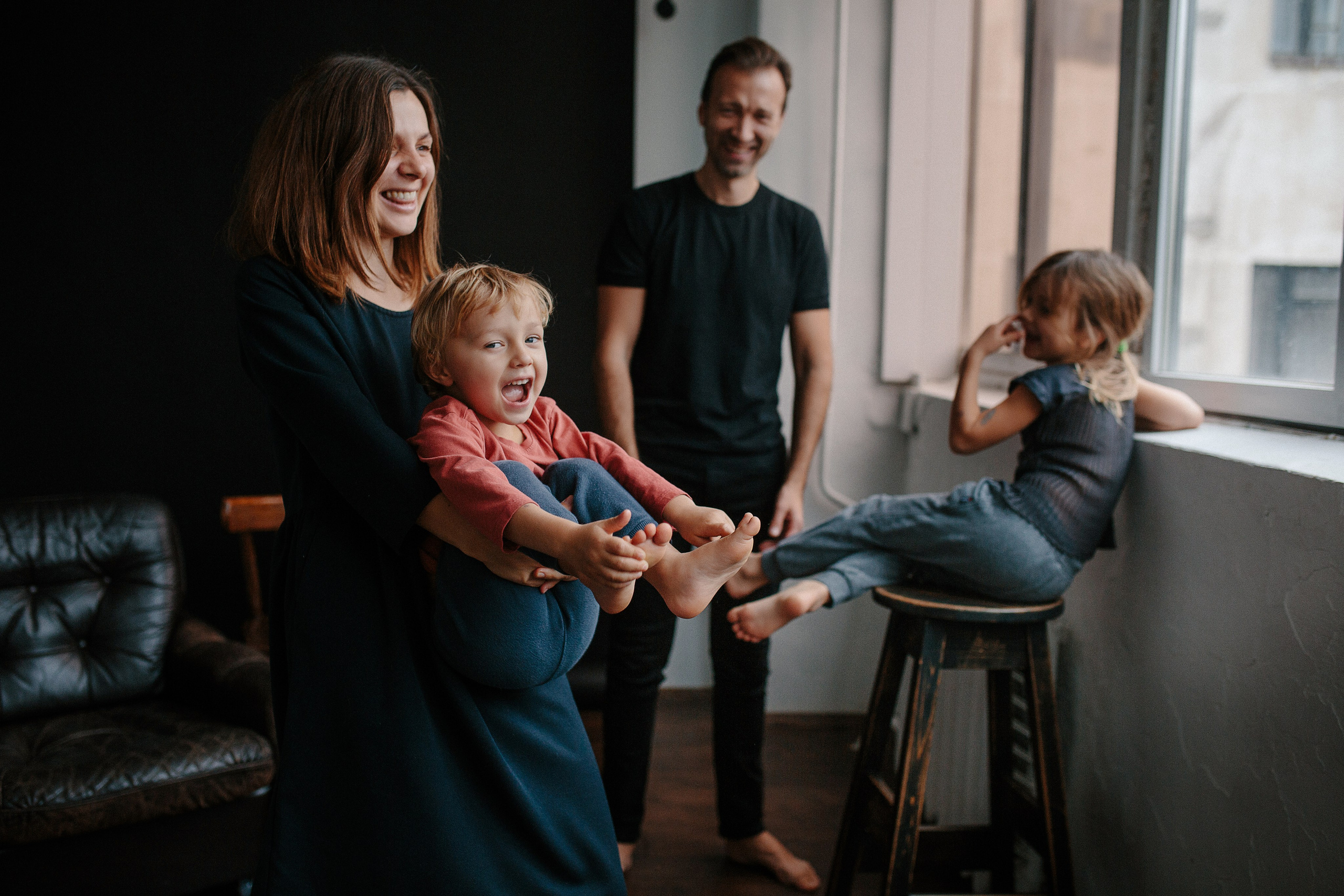 Семейная фотосессия в студии и дома Спб портфолио Насти Околот