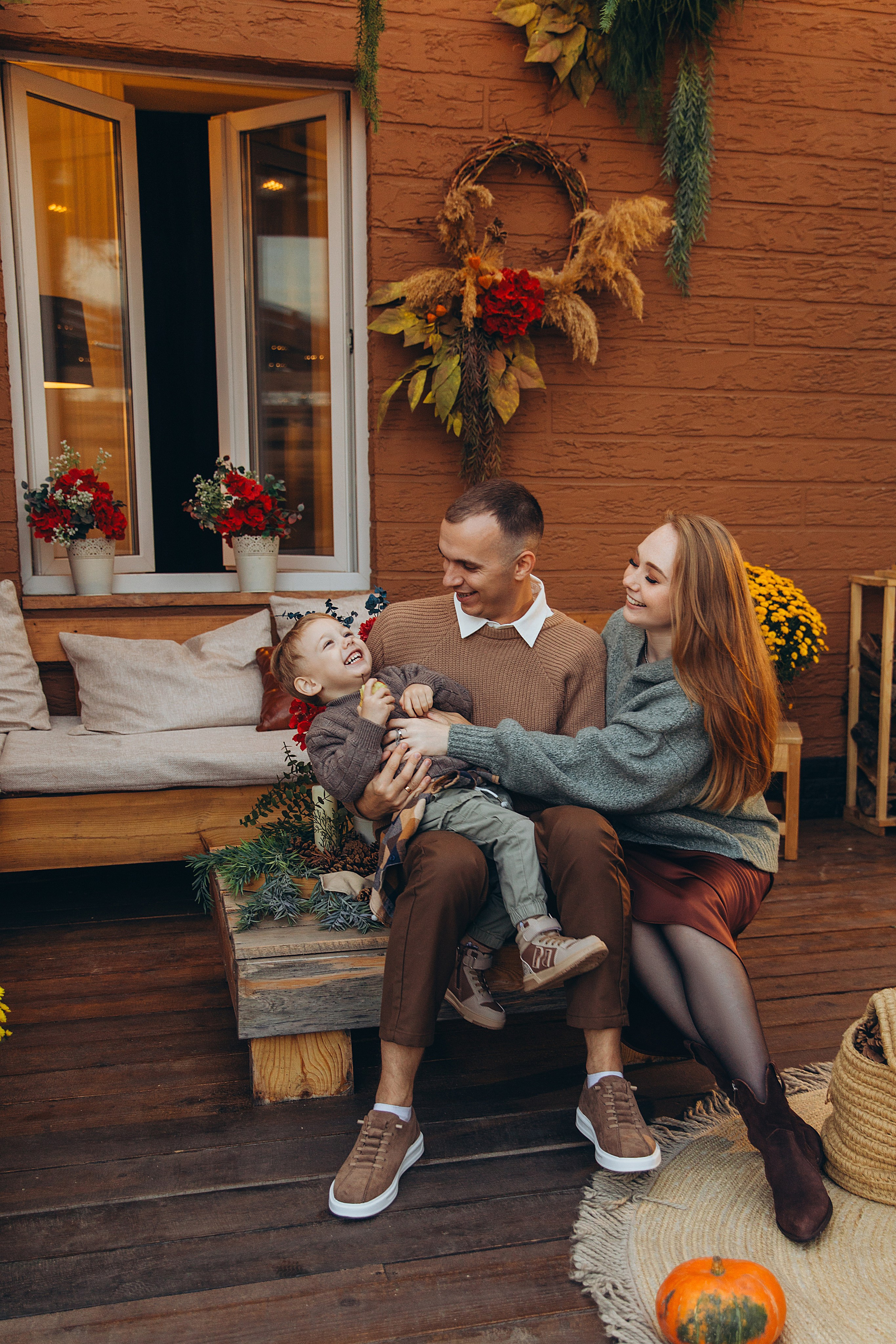 Уличная локация «ТЕРАССА». Фотостудия в Мариуполе «Берлога»