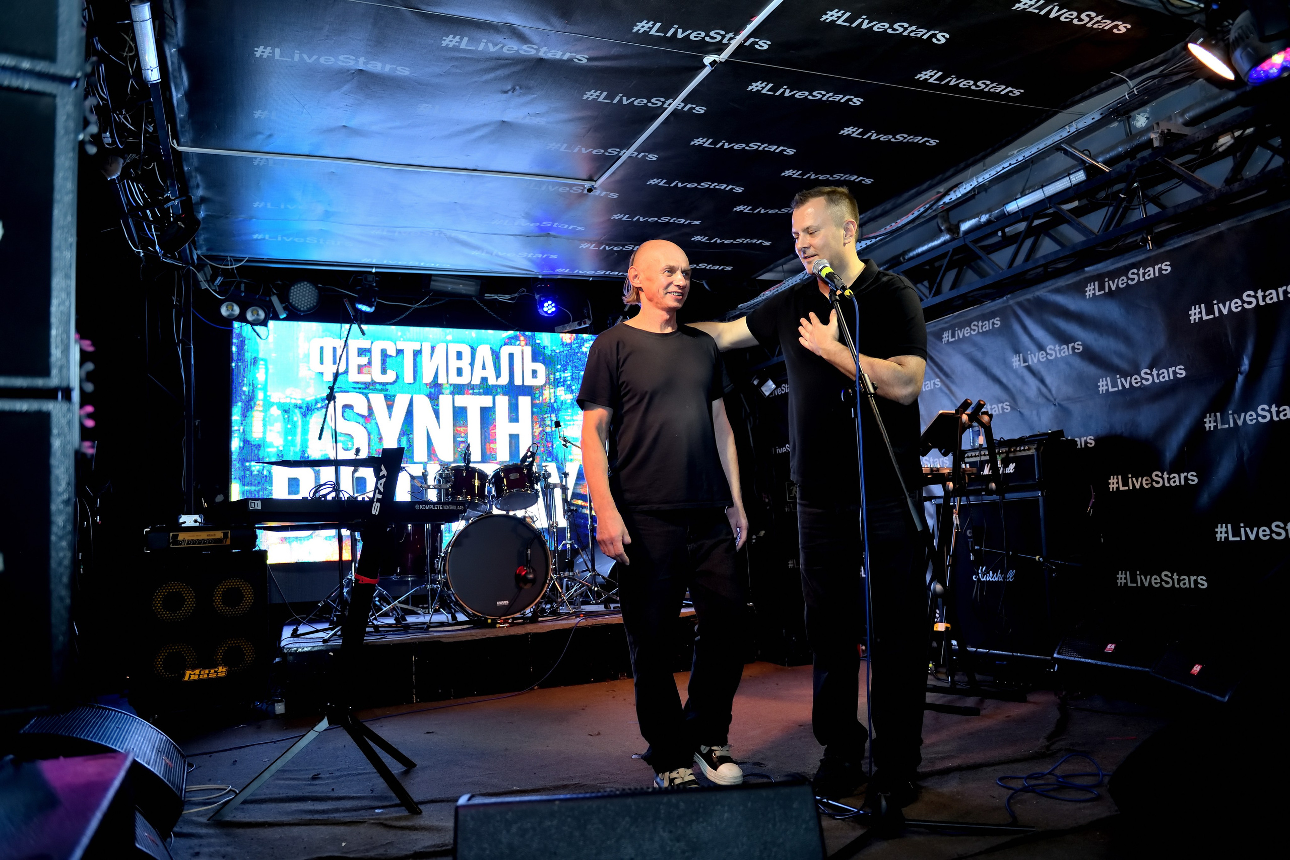 "Поздравления солиста группы Arrival Олега Радского на музыкальном фестивале в клубе "LiveStars".