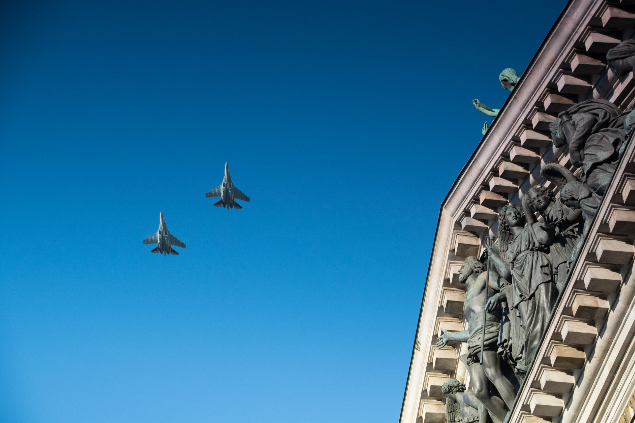 Репетиция парада Победы у Исаакиевского собора, самолёты