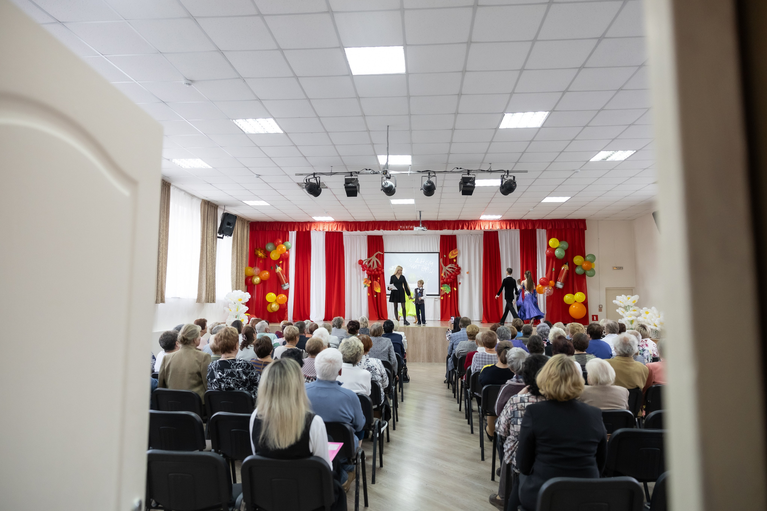 День учителя. Школа 31. Октябрь 2024. Свадебный и Семейный фотограф г. Ижевск Гульназ Солдатова. Гульназ фото