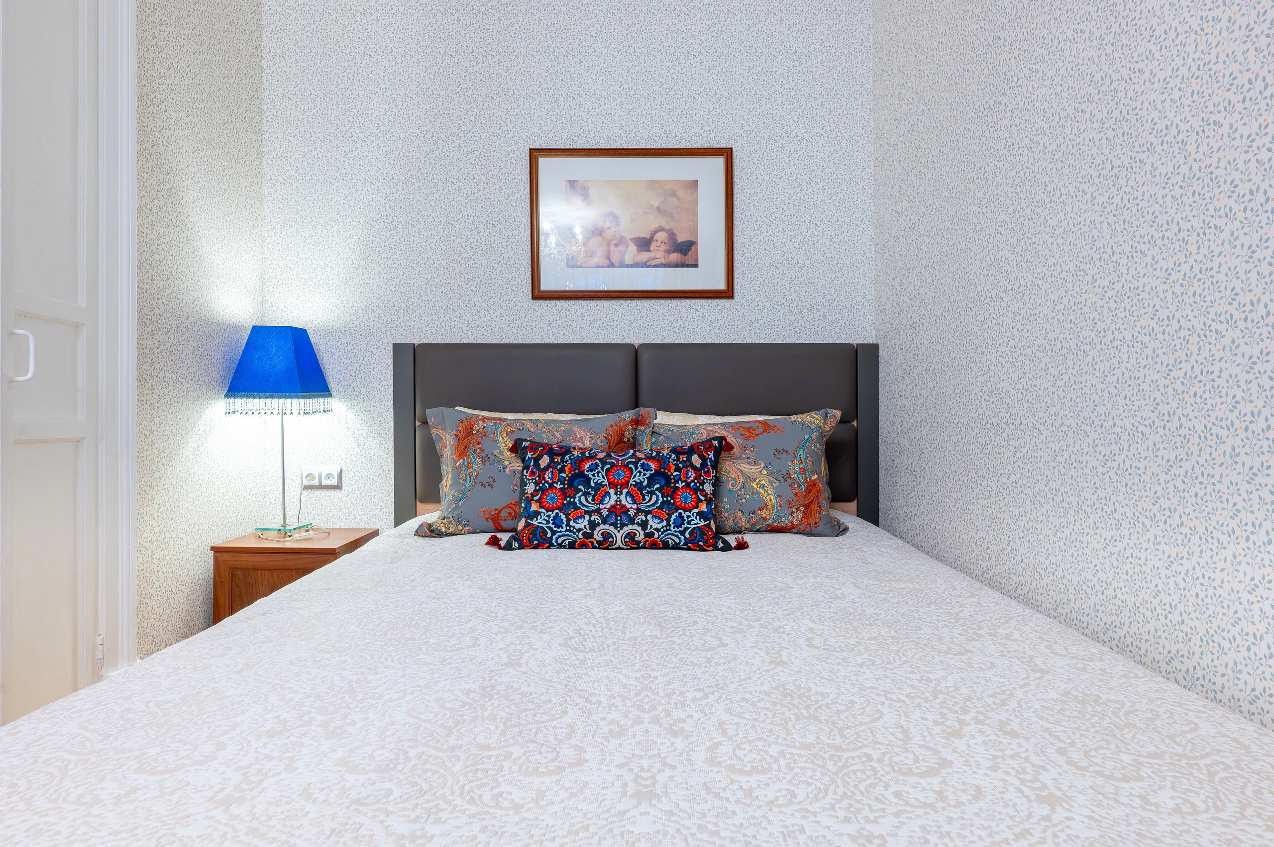 Квартира для суточной аренды на Казанской улице. Интерьерный фотограф. Фото- видеосъемка недвижимости Санкт-Петербург