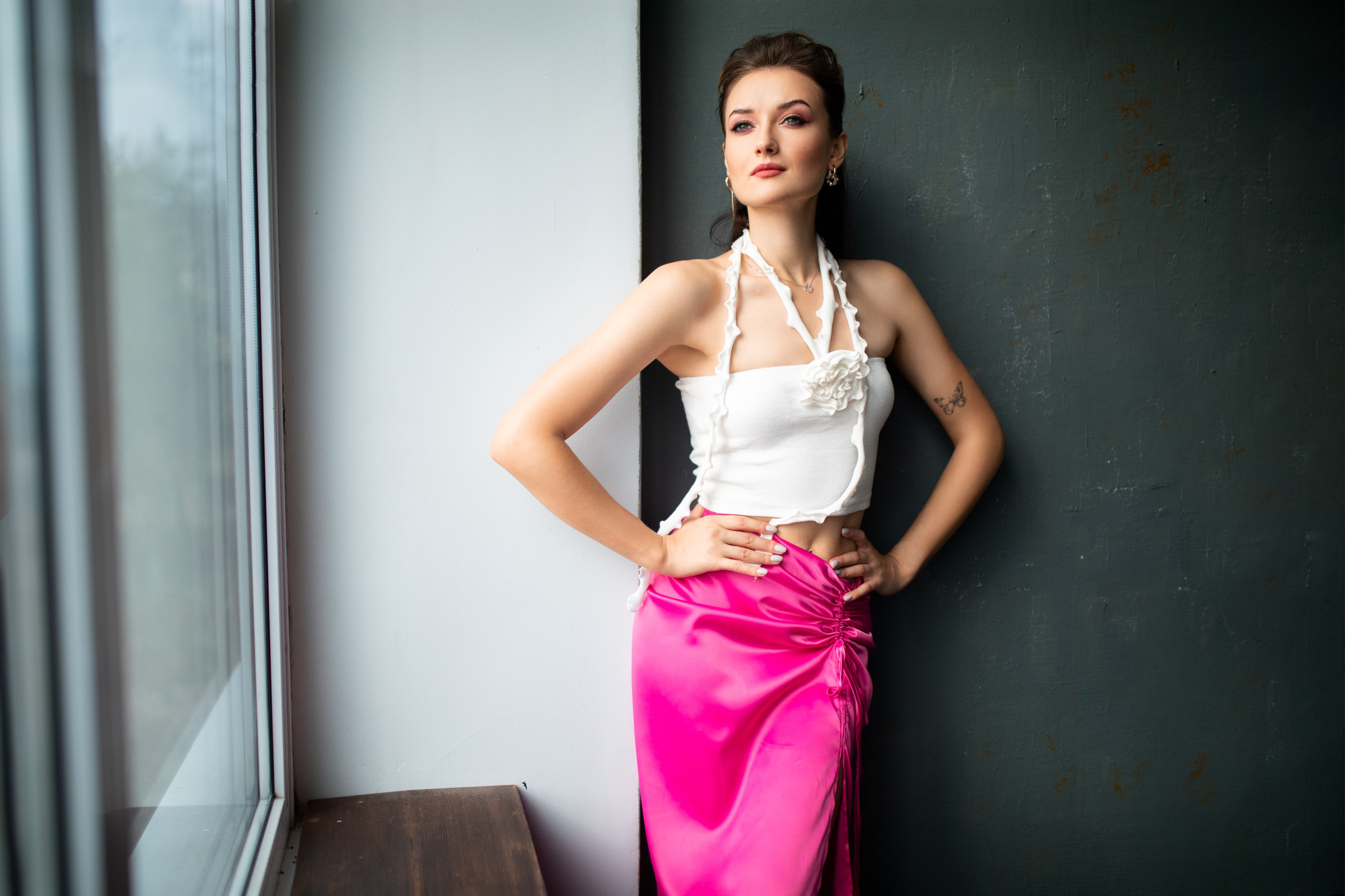 Студийный фотосет с Анастасией в минимальном интерьере в формате для «себя»