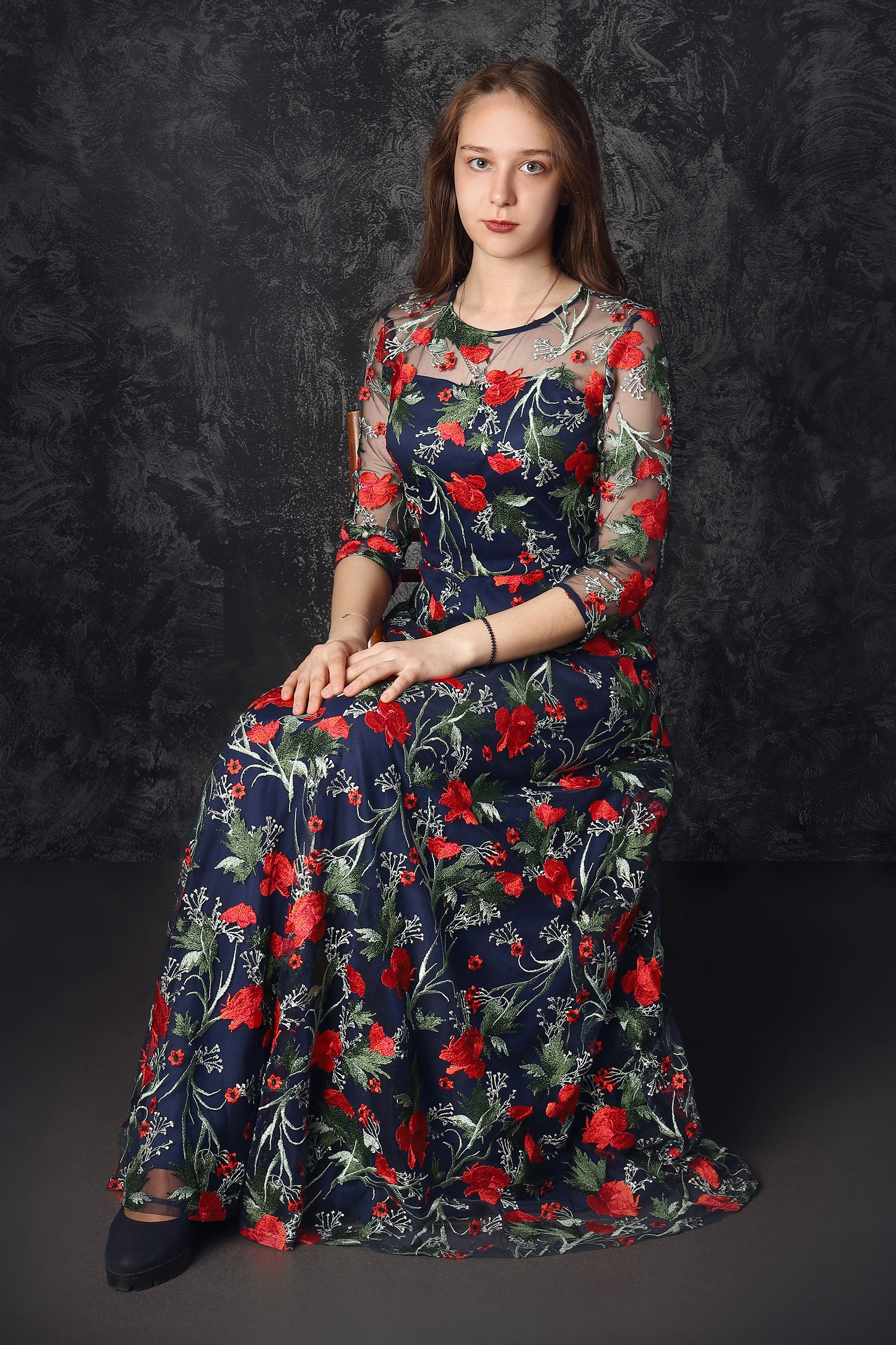 Сделать портрет в Зеленограде. Фотосъемка на портрет. Красивый портрет. Портретная фотосъемка. Фото на документы в Зеленограде. Фото на паспорт. Портретная фотостудия ЛукБук. Деловой портрет. Семейный портрет. Предметная фотосъемка