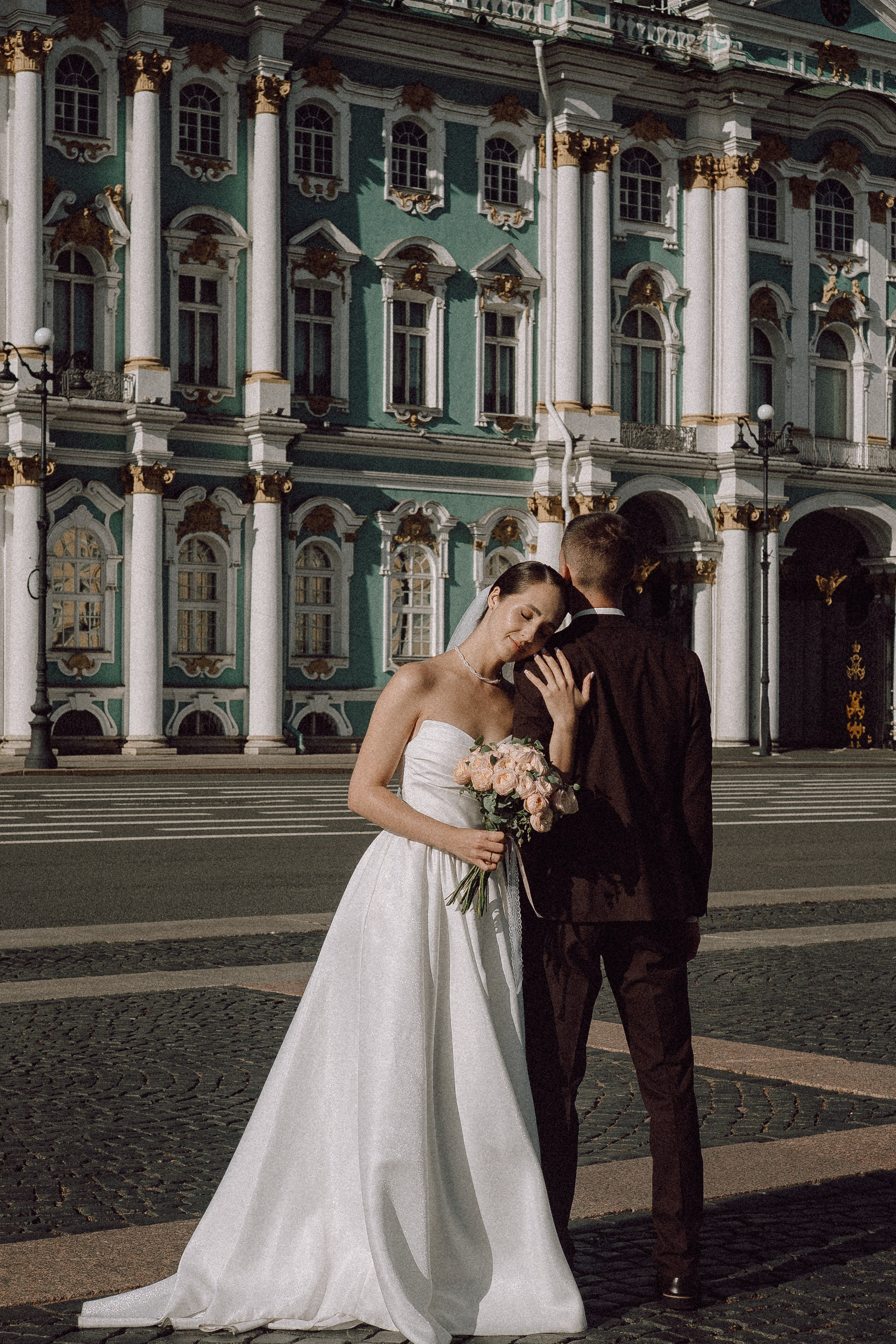 СВАДЕБНАЯ ПРОГУЛКА В САНТК-ПЕТЕРБУРГЕ (ИСАКИЕВСКИЙ СОБОР, ЗИМНЯЯ КАНАВКА, ЭРМИТАЖ И БОЛЬШАЯ МОРСКАЯ УЛИЦА). Профессиональный фотограф, Санкт-Петербург — Виктория Богомолова