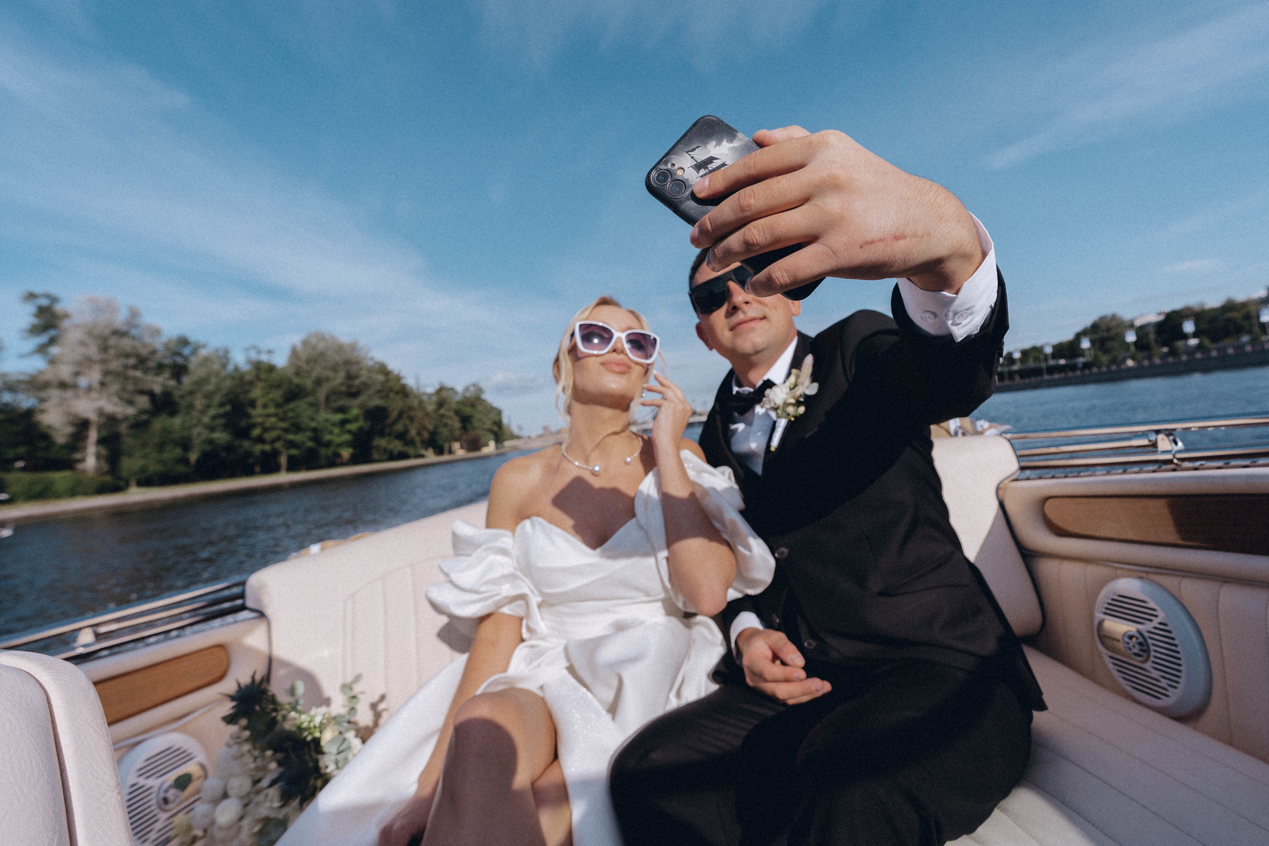 СВАДЕНБНАЯ СЬЕМКА НА КАТЕРЕ ПО КАНАЛАМ САНКТ-ПЕТЕРБУРГА И В АКВАТОРИИ НЕВЫ. Профессиональный фотограф, Санкт-Петербург — Виктория Богомолова