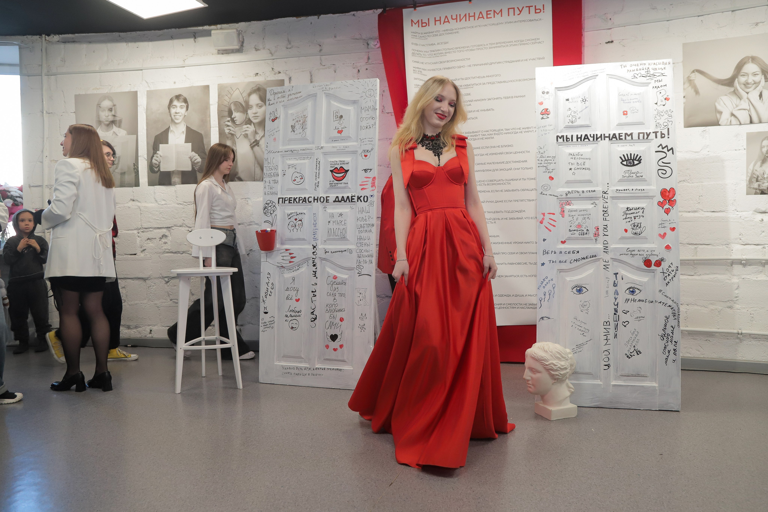 Выставка — проект «Мы начинаем путь!». АРТИКУЛ. Выпускные альбомы Нижний Тагил