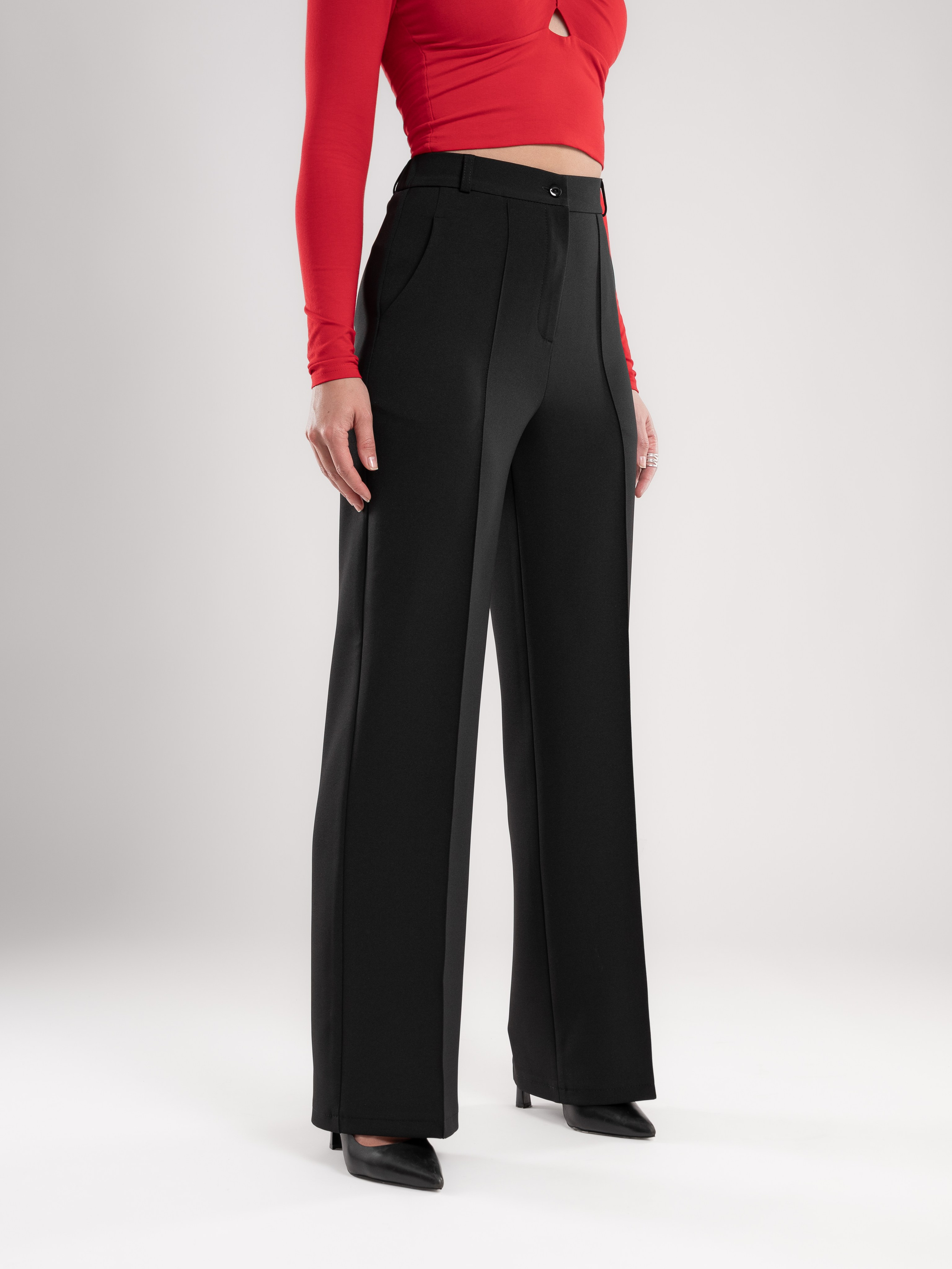 Классические брюки+серый фон. Предметный фотограф, фото для маркетплейсов Пятигорск, КМВ