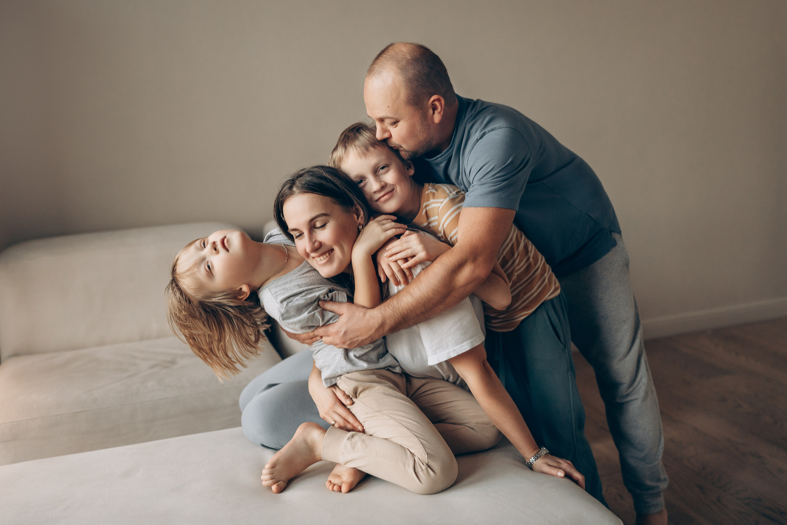 Семейная фотосессия в студии. Детский, семейный и ньюборн фотограф в Москве Юлия Шуарт