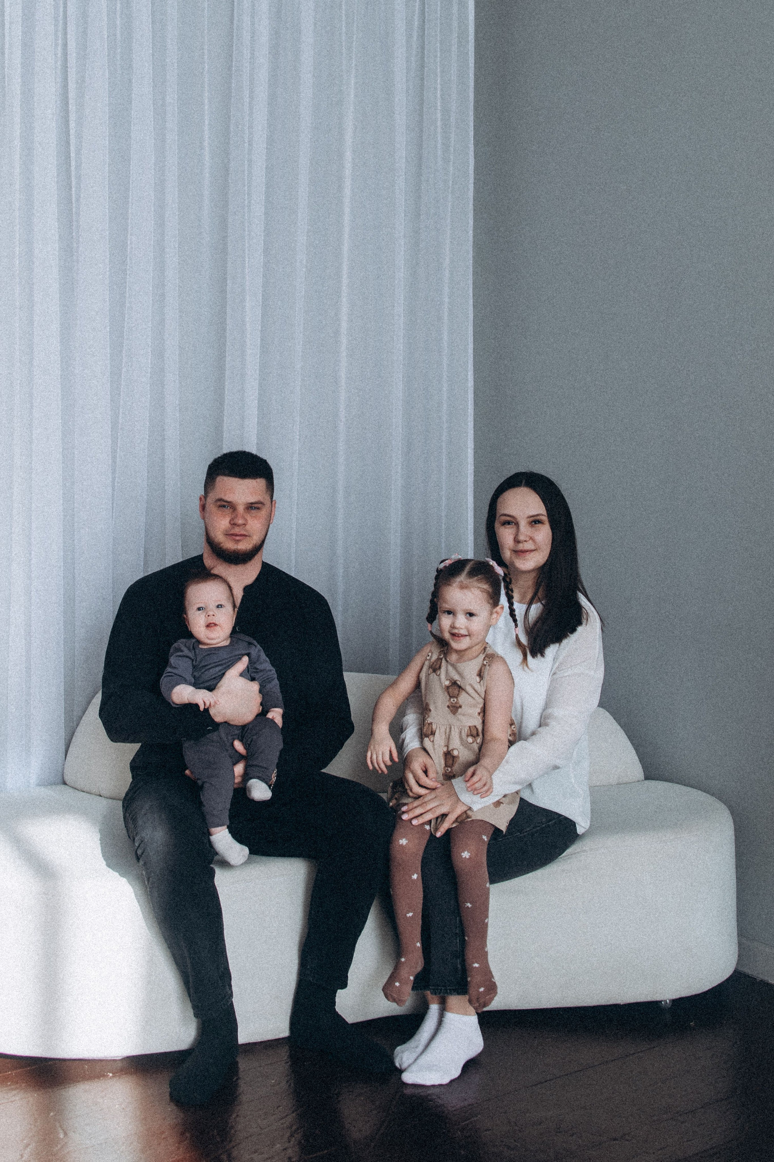 Семья Назаровых. Семейный фотограф Нижневартовск Тюмень Ефимова Ирина