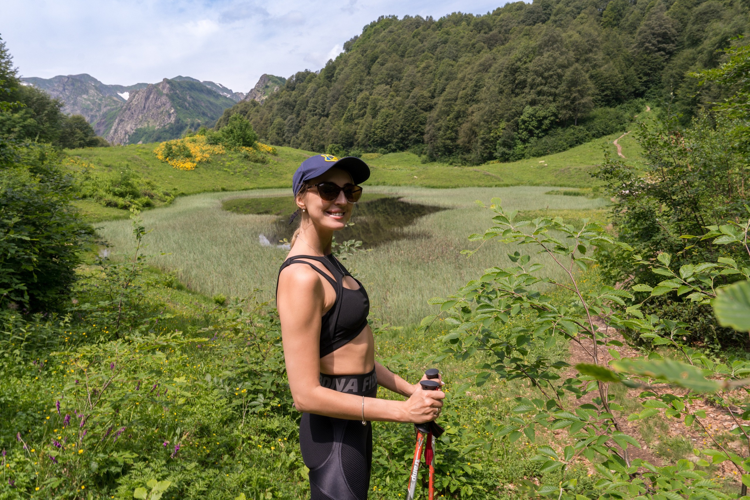 MICE мероприятие для компании «Доставка морем»: хайкинг к Ачипсинским водопадам. Репортажный фотограф в Красной Поляне и Сочи Павлюченко Екатерина