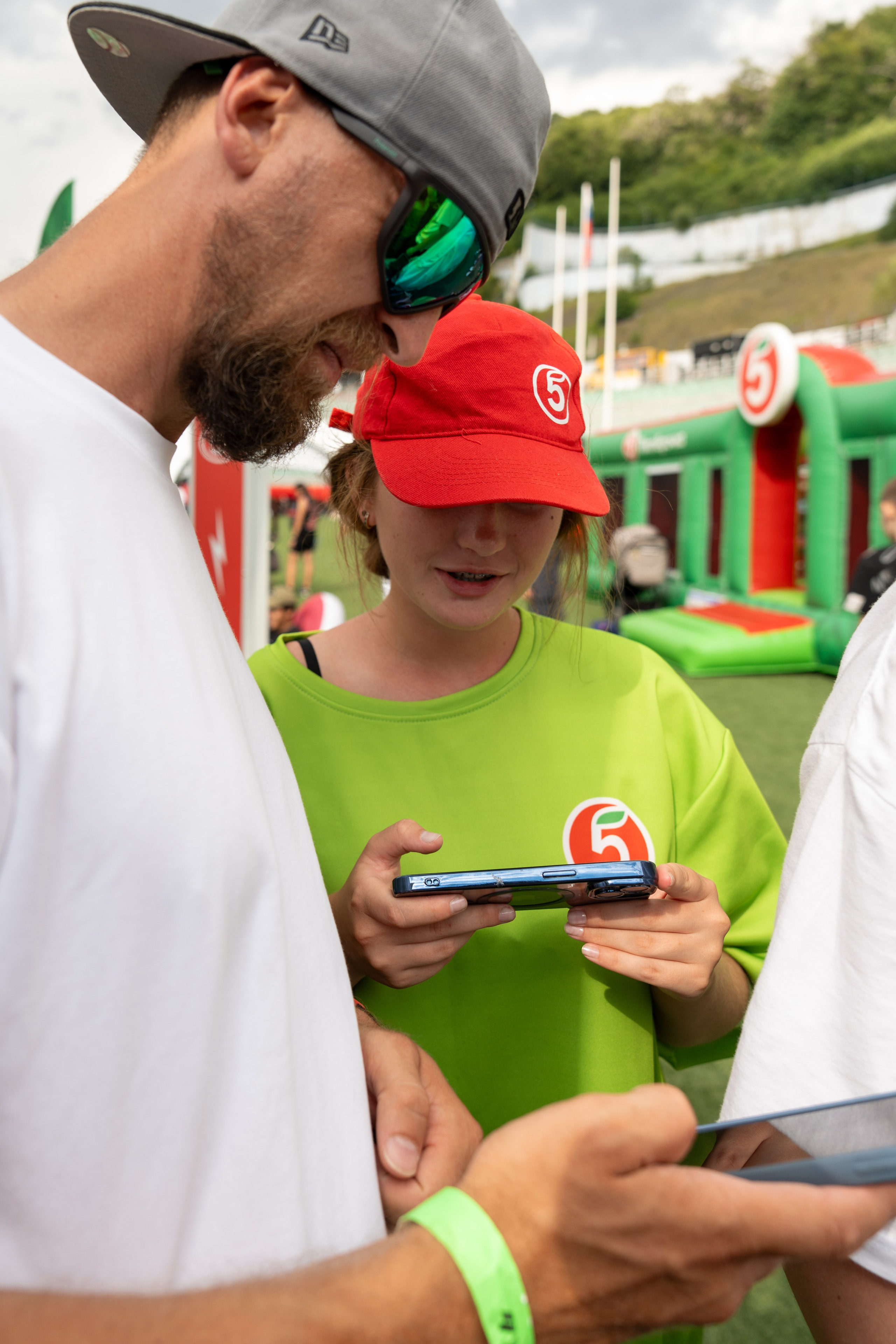 Фотоотчет партнеской интеграции для сети «Пятерочка» на фестивале «Grounded». Репортажный фотограф в Красной Поляне и Сочи Павлюченко Екатерина